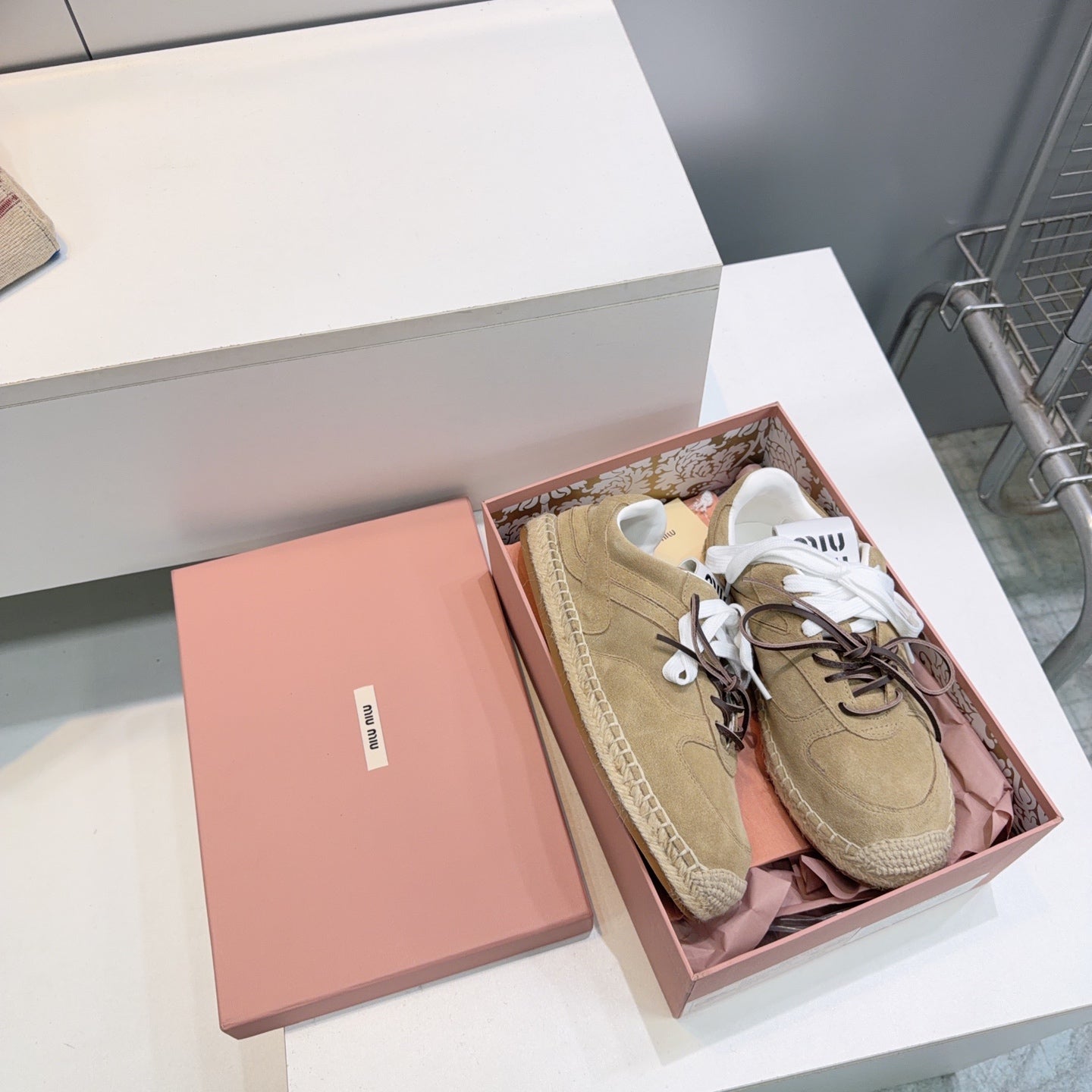 M-Sneakers