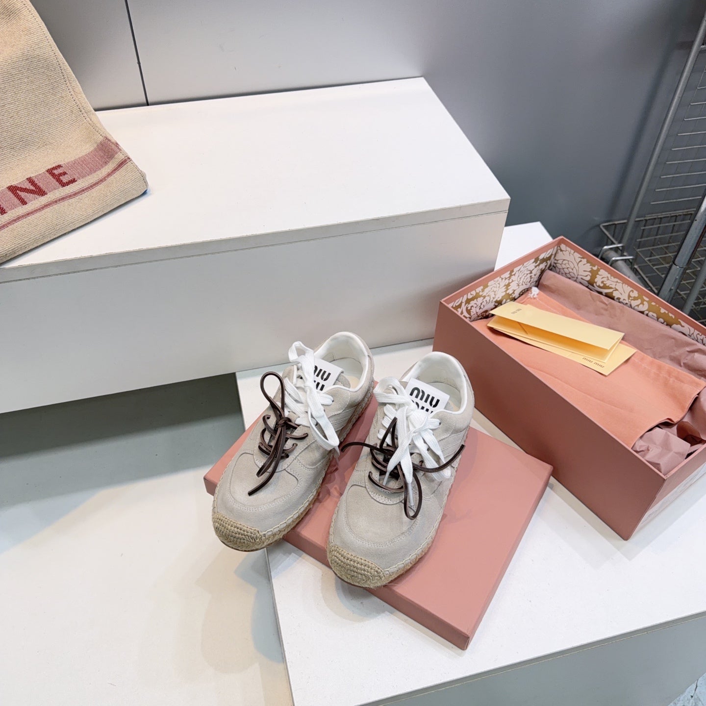 M-Sneakers