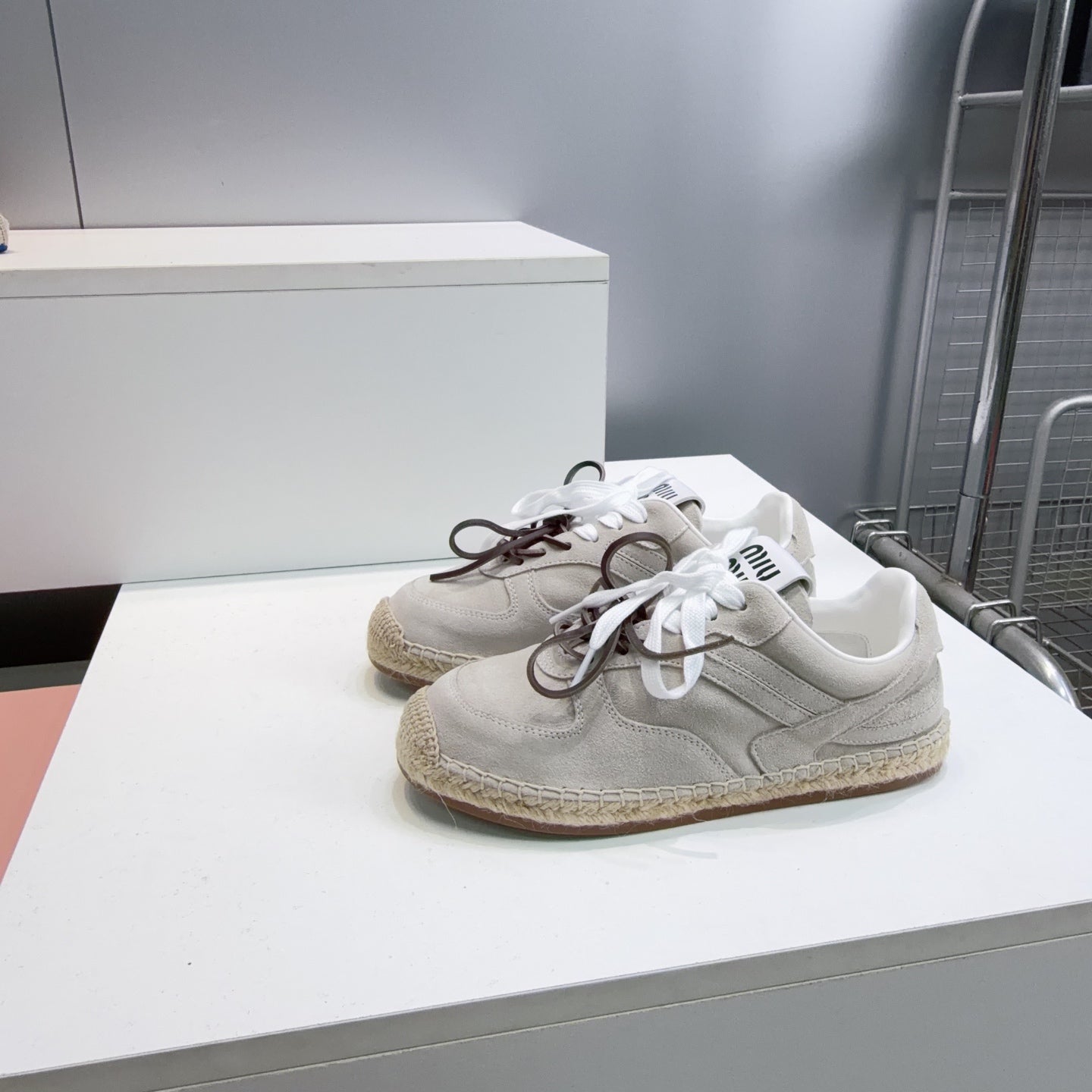 M-Sneakers