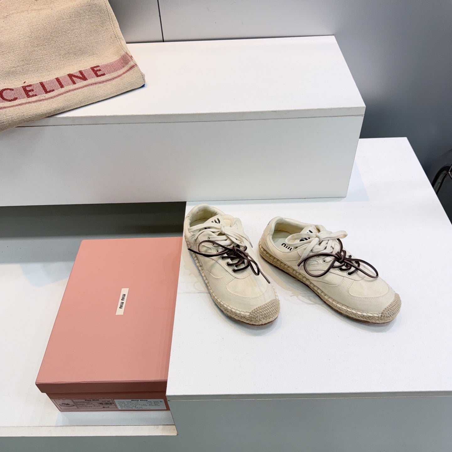 M-Sneakers