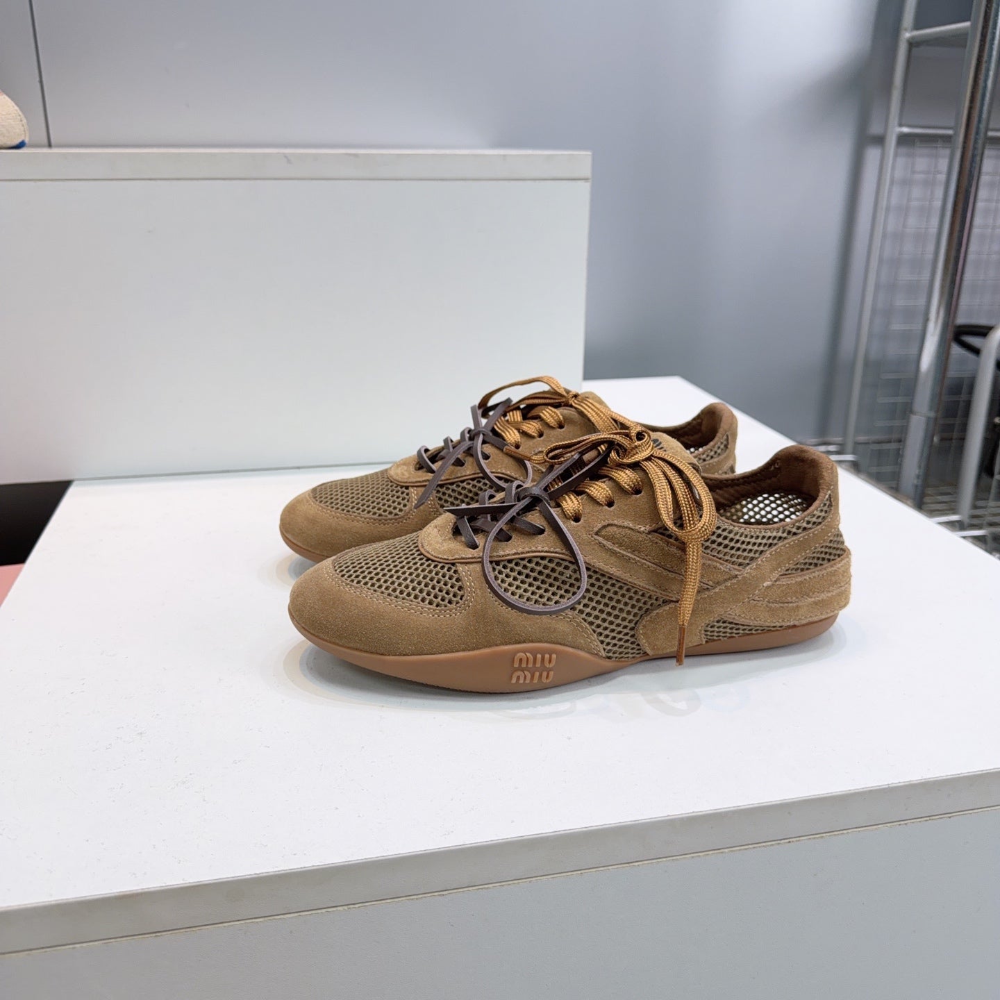 M-Sneakers