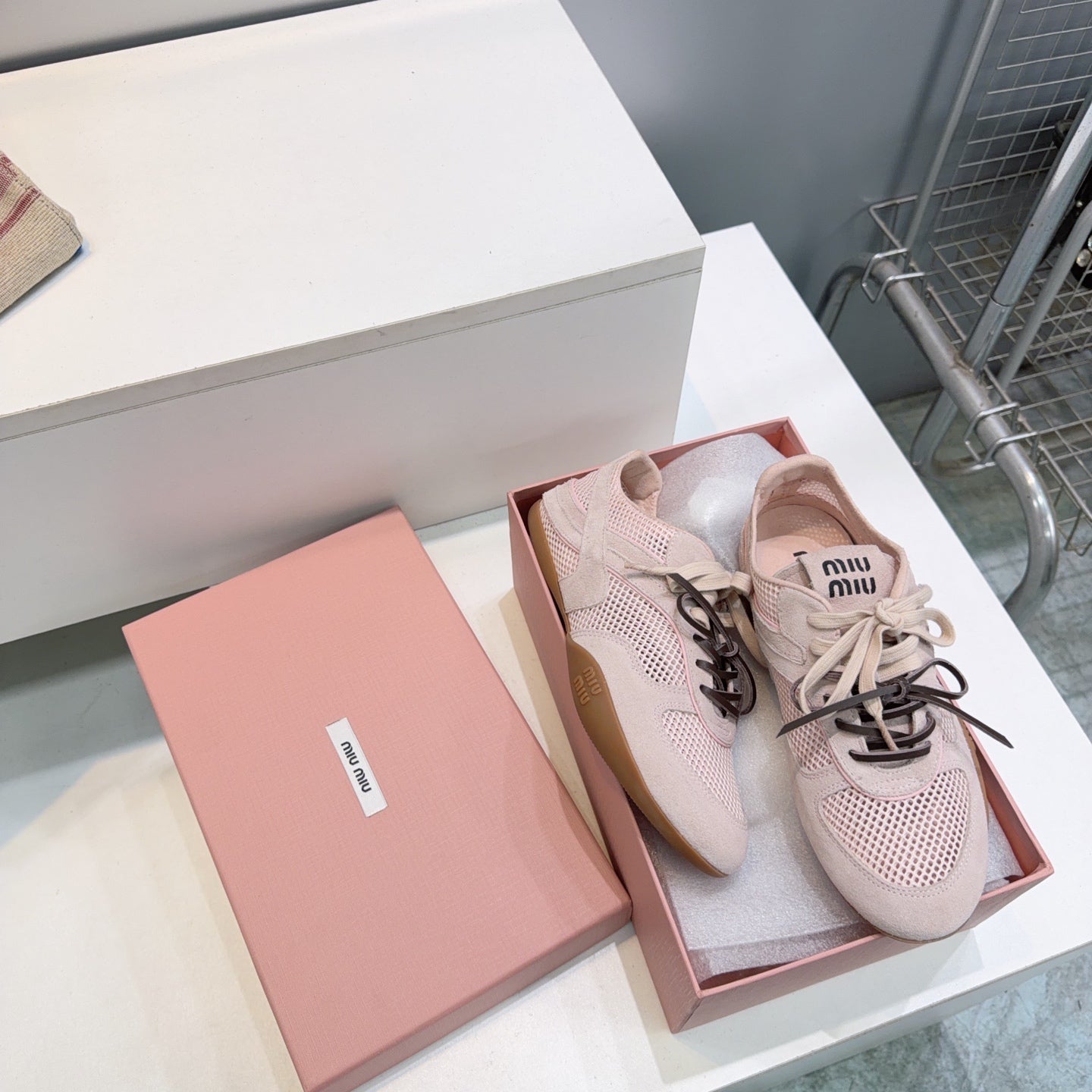 M-Sneakers