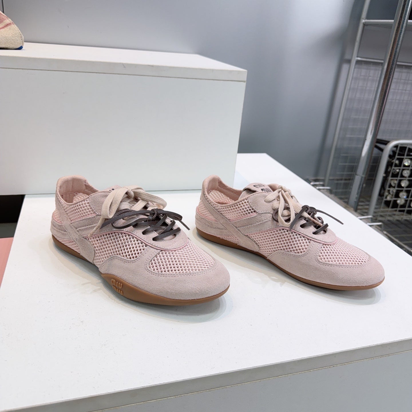 M-Sneakers