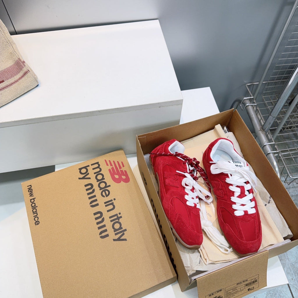 M-Sneakers