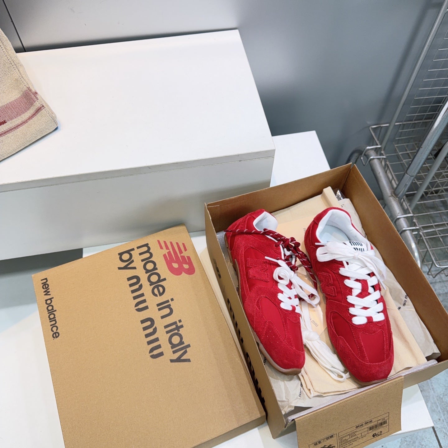 M-Sneakers