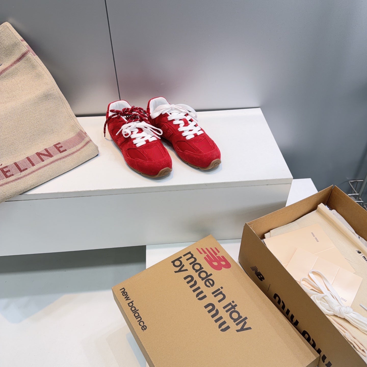 M-Sneakers
