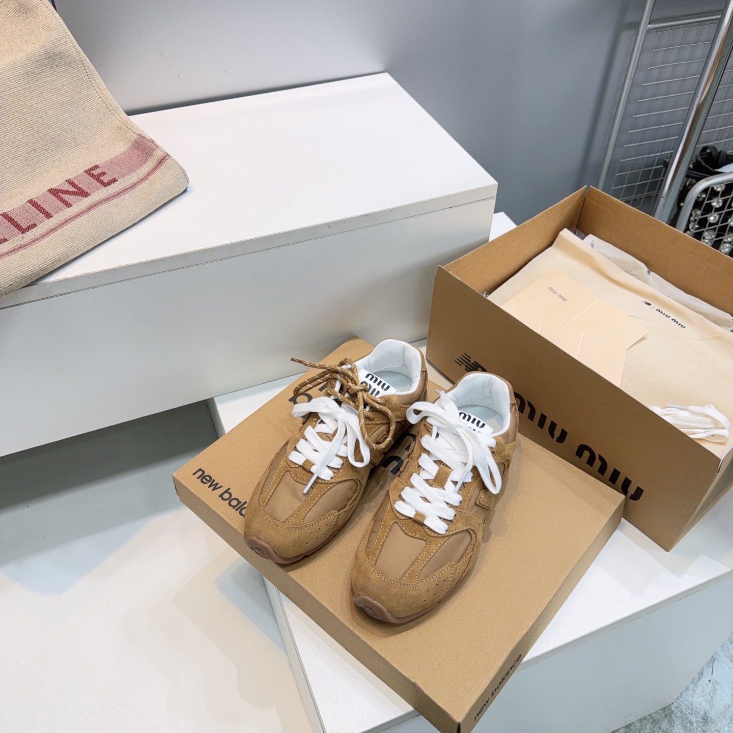 M-Sneakers