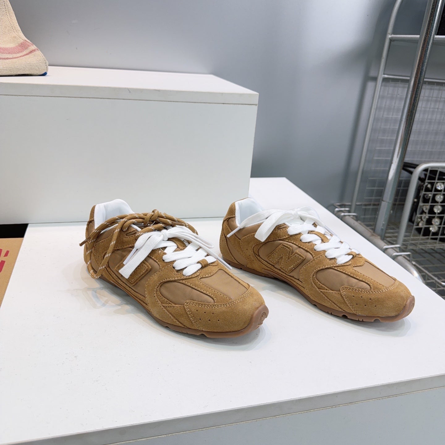 M-Sneakers
