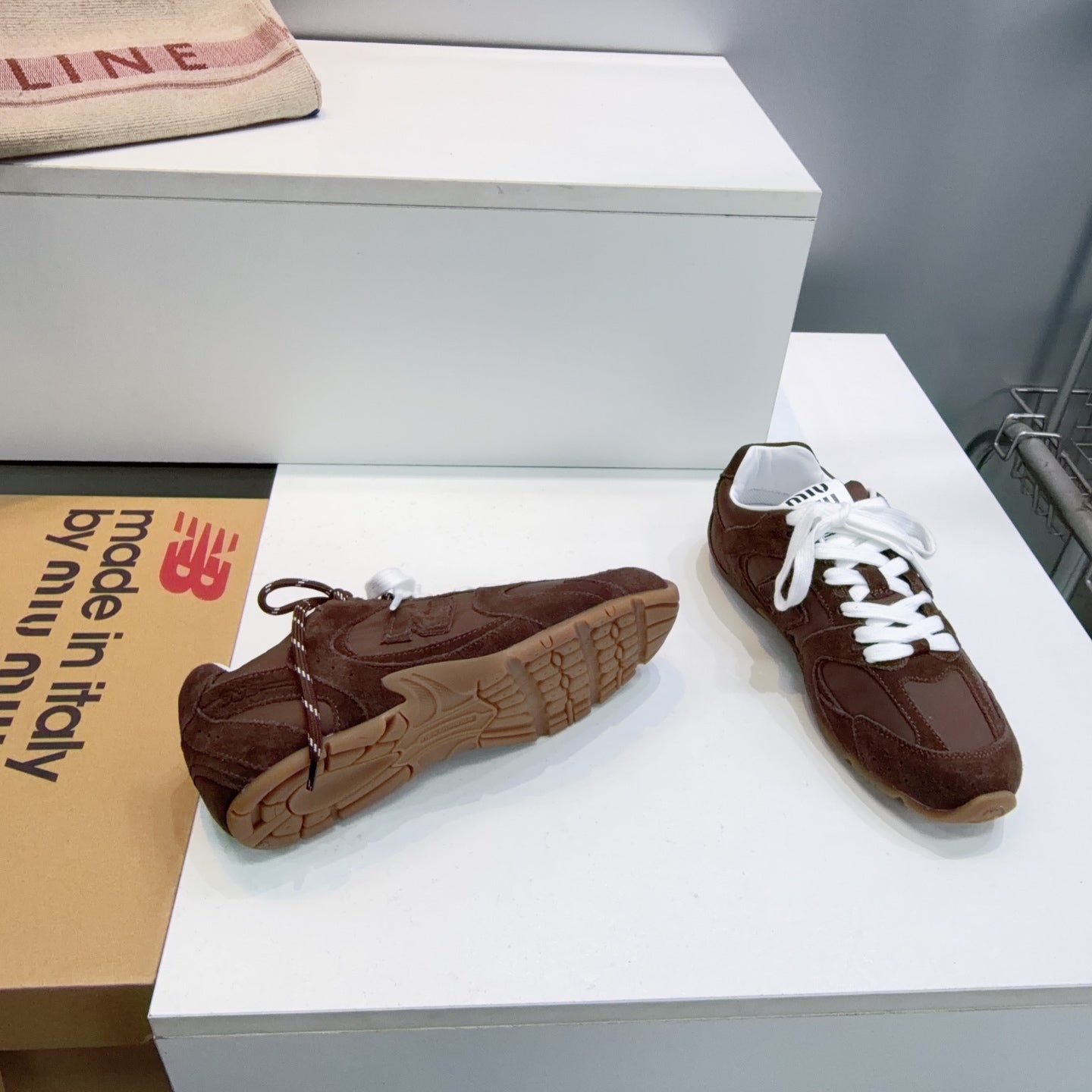M-Sneakers
