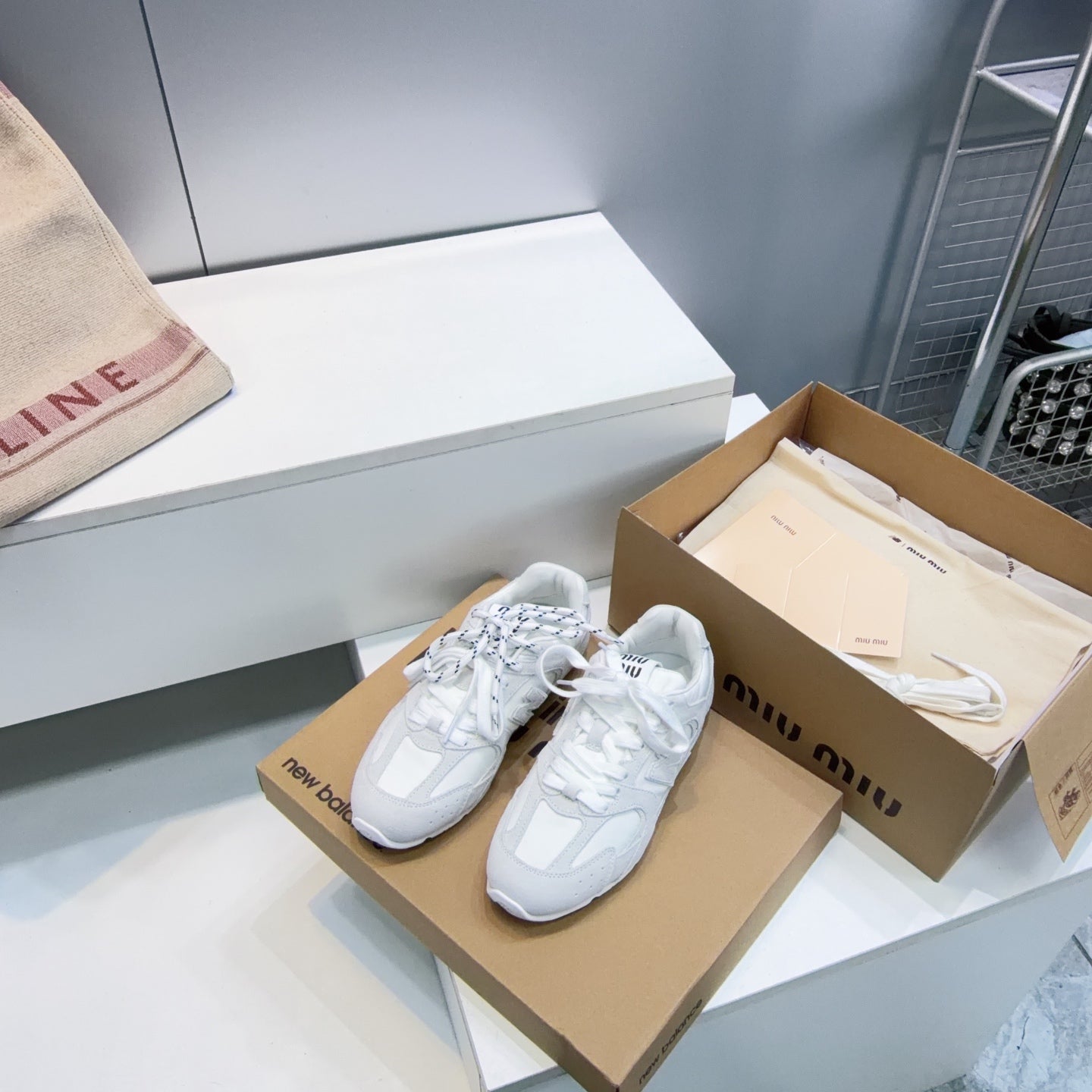 M-Sneakers