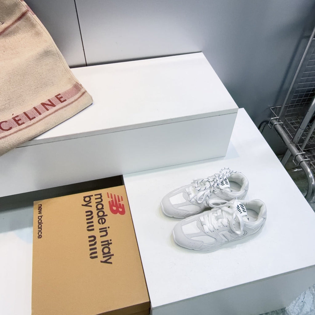 M-Sneakers