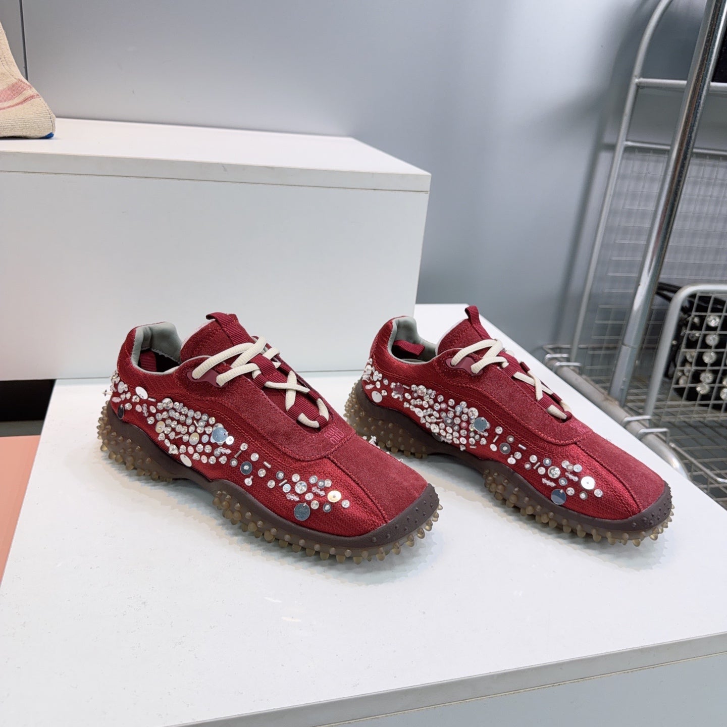 M-Sneakers