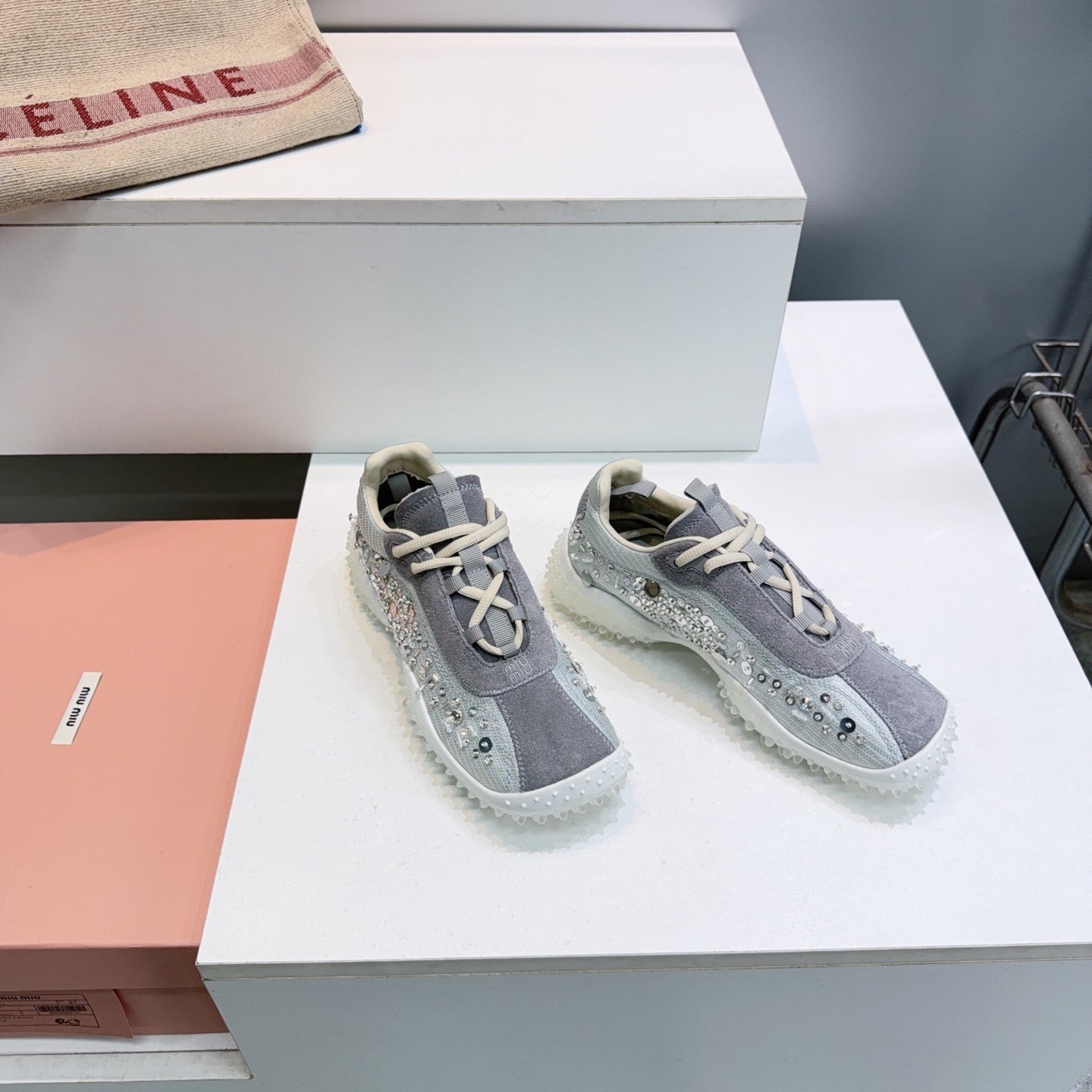 M-Sneakers