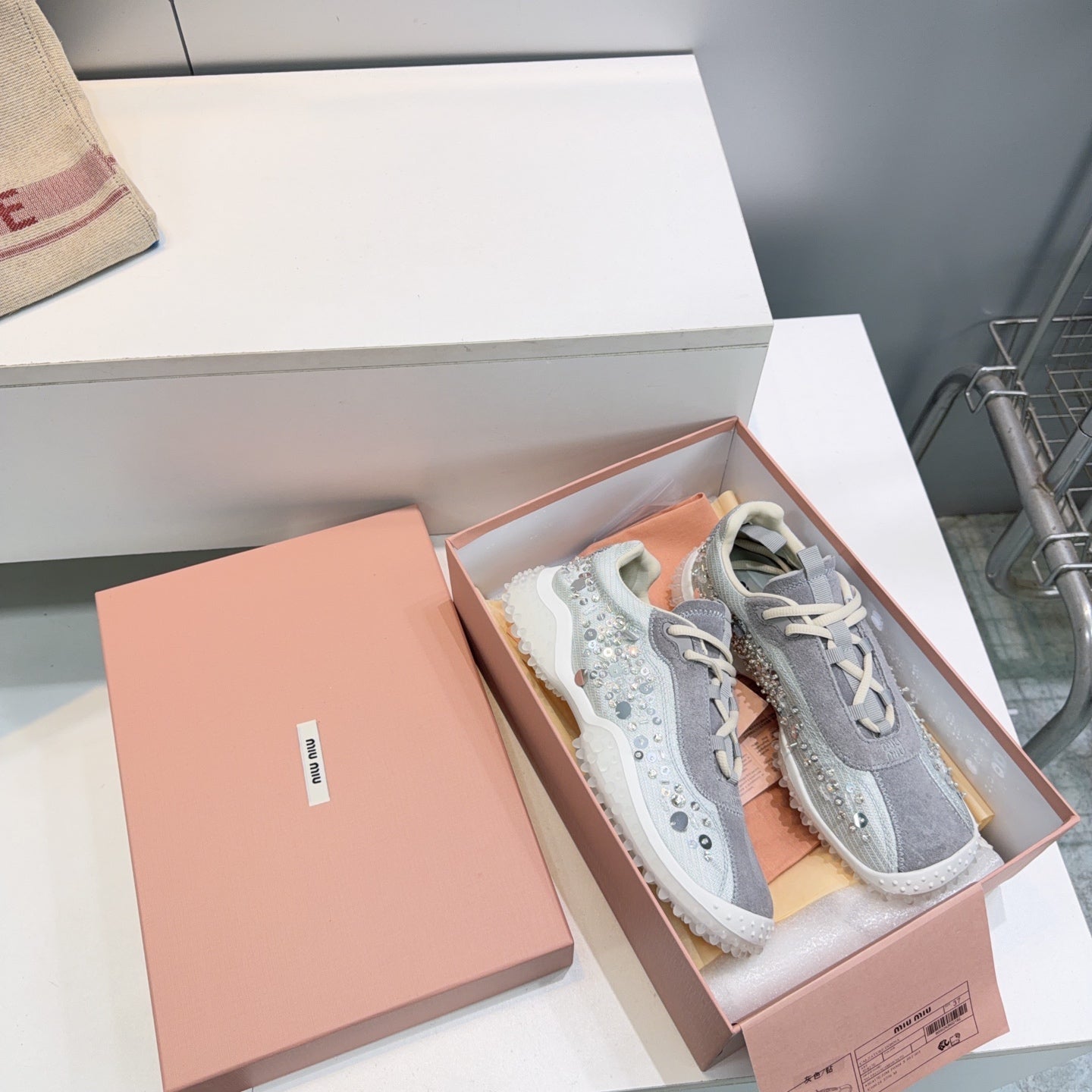M-Sneakers