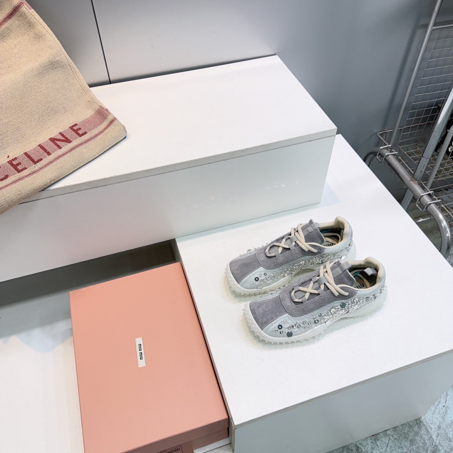 M-Sneakers