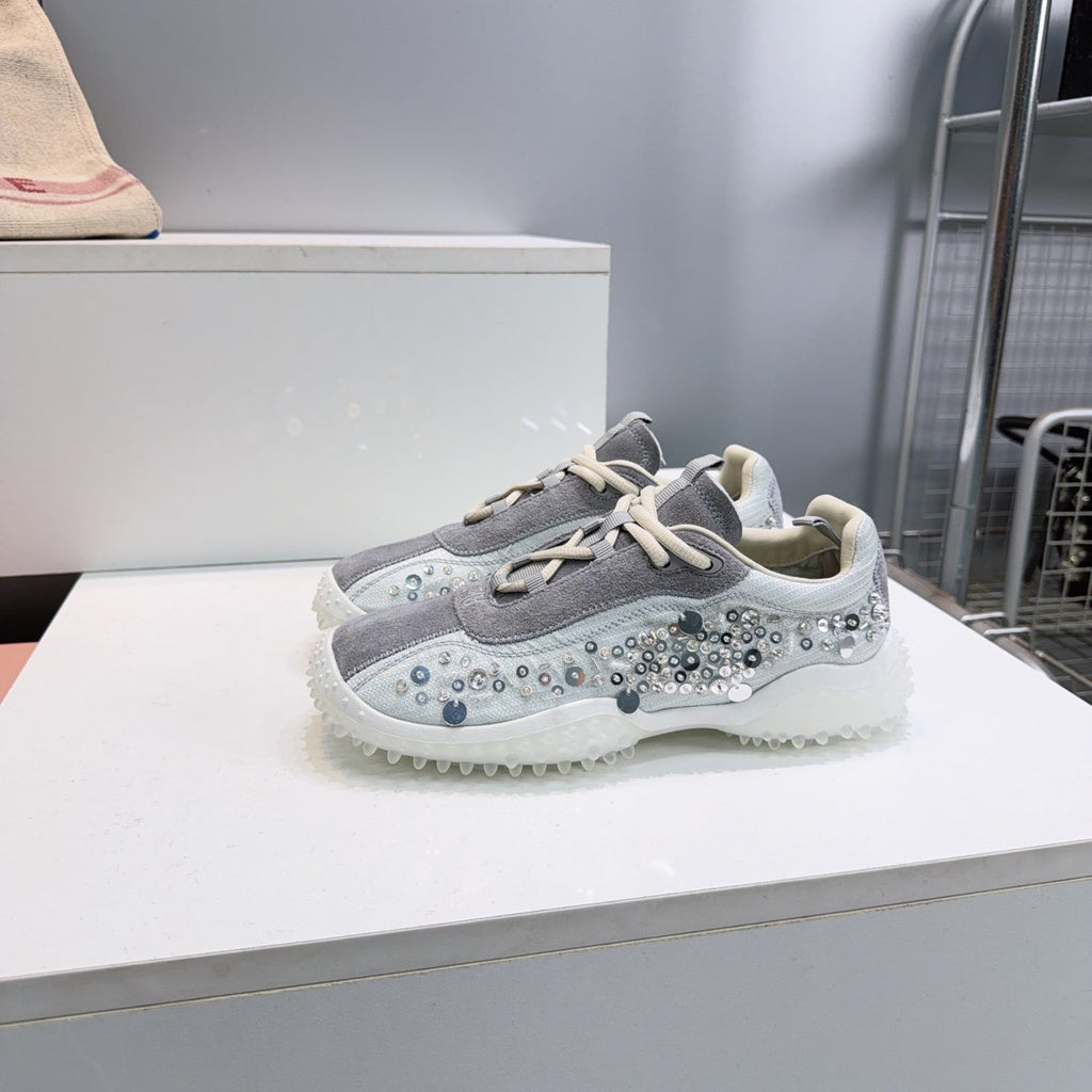 M-Sneakers
