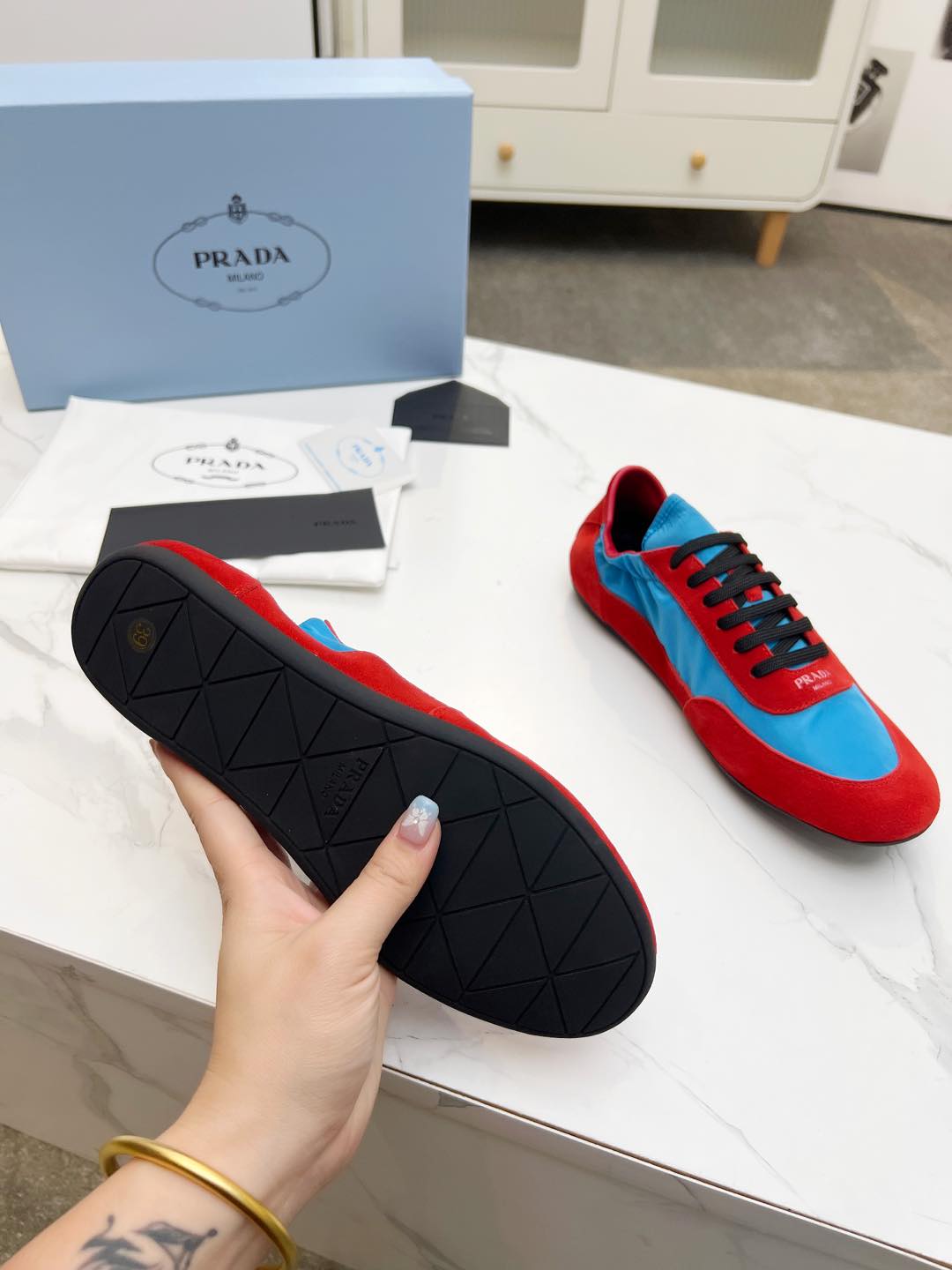 P-Sneakers