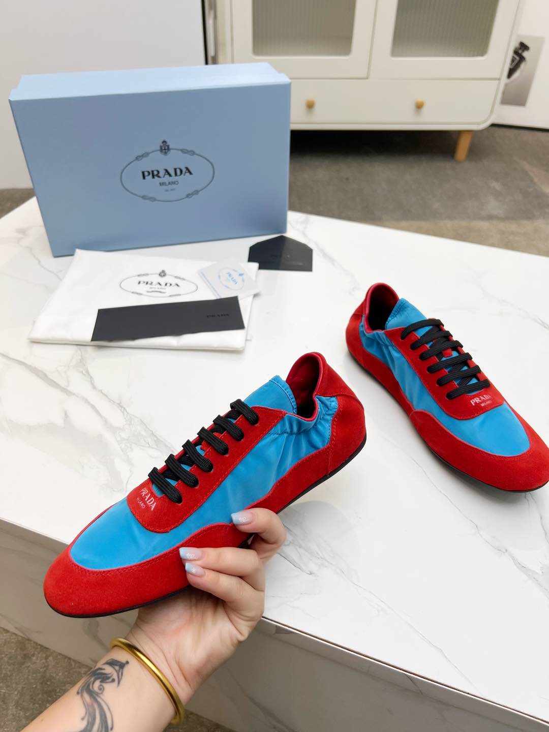 P-Sneakers