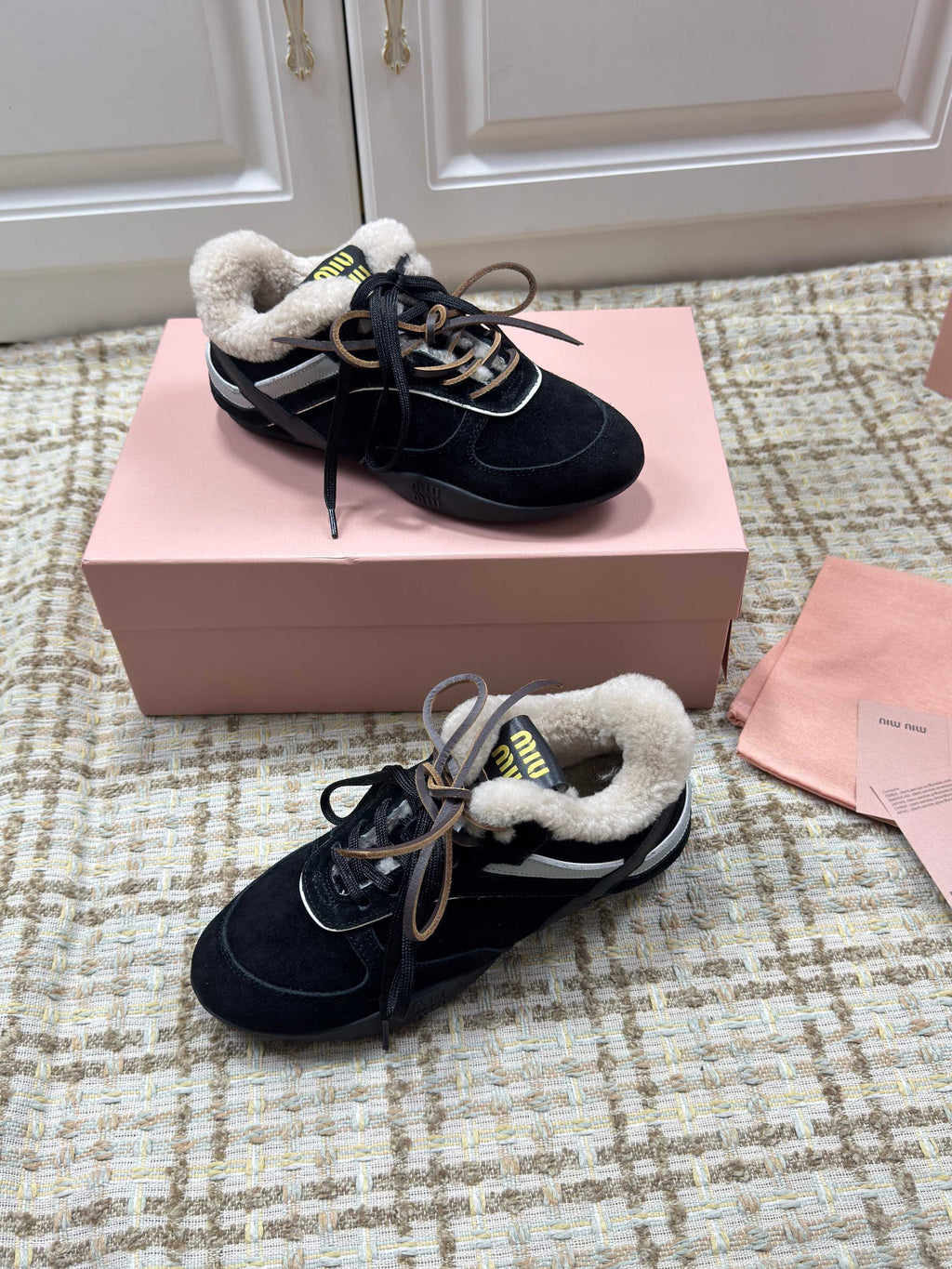 M-Sneakers