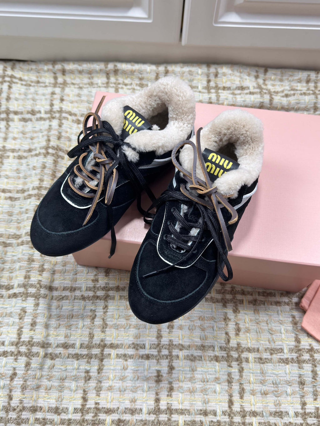 M-Sneakers