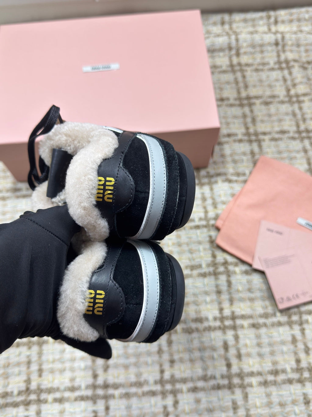 M-Sneakers