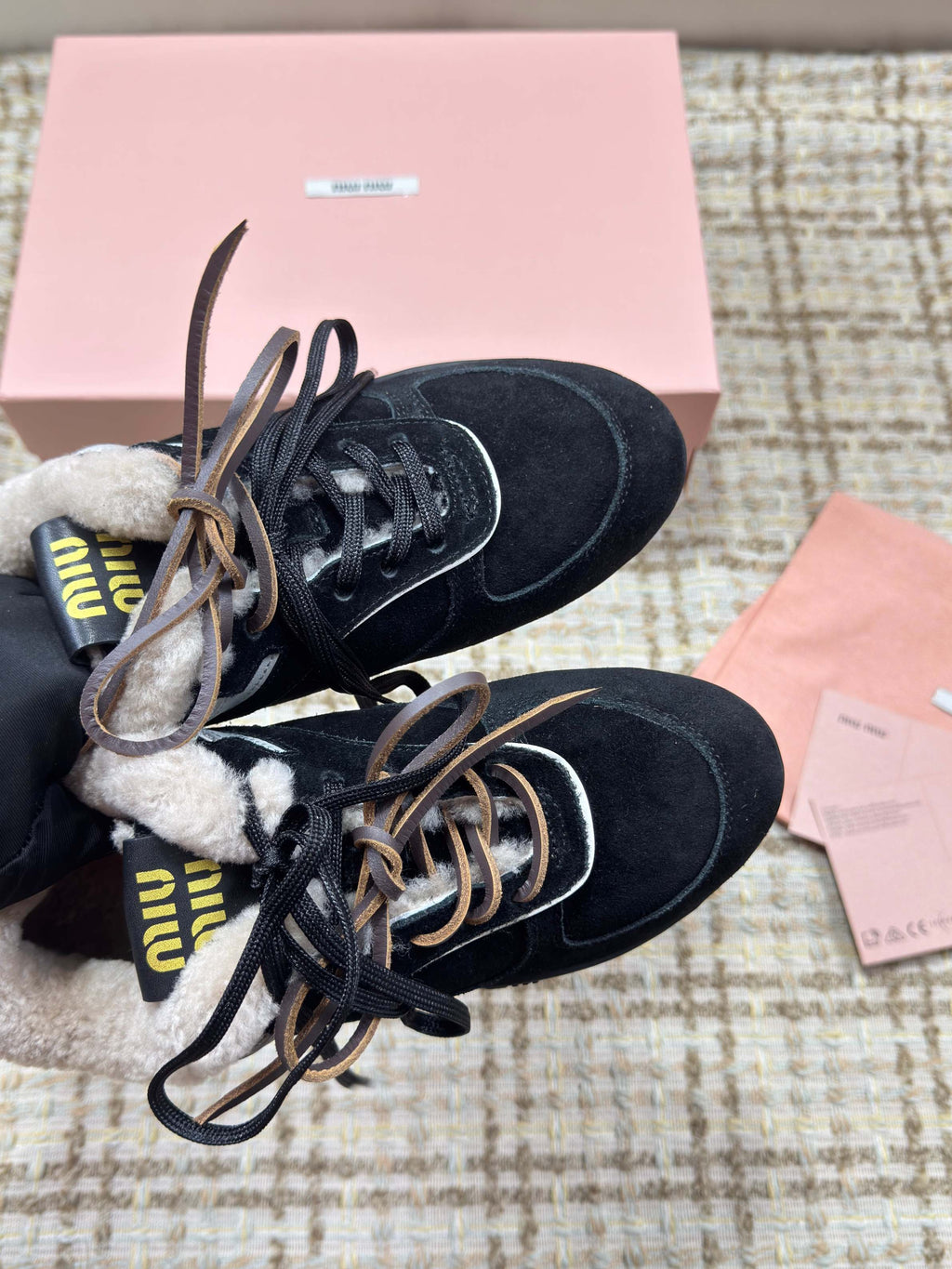 M-Sneakers