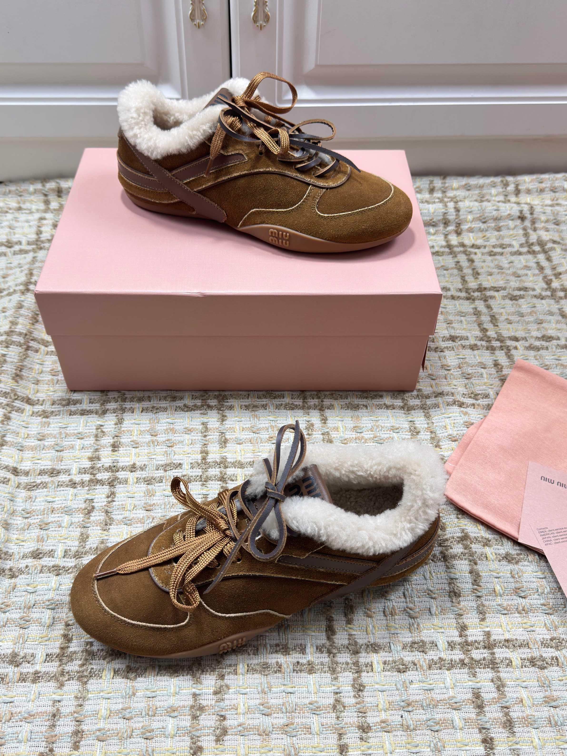 M-Sneakers
