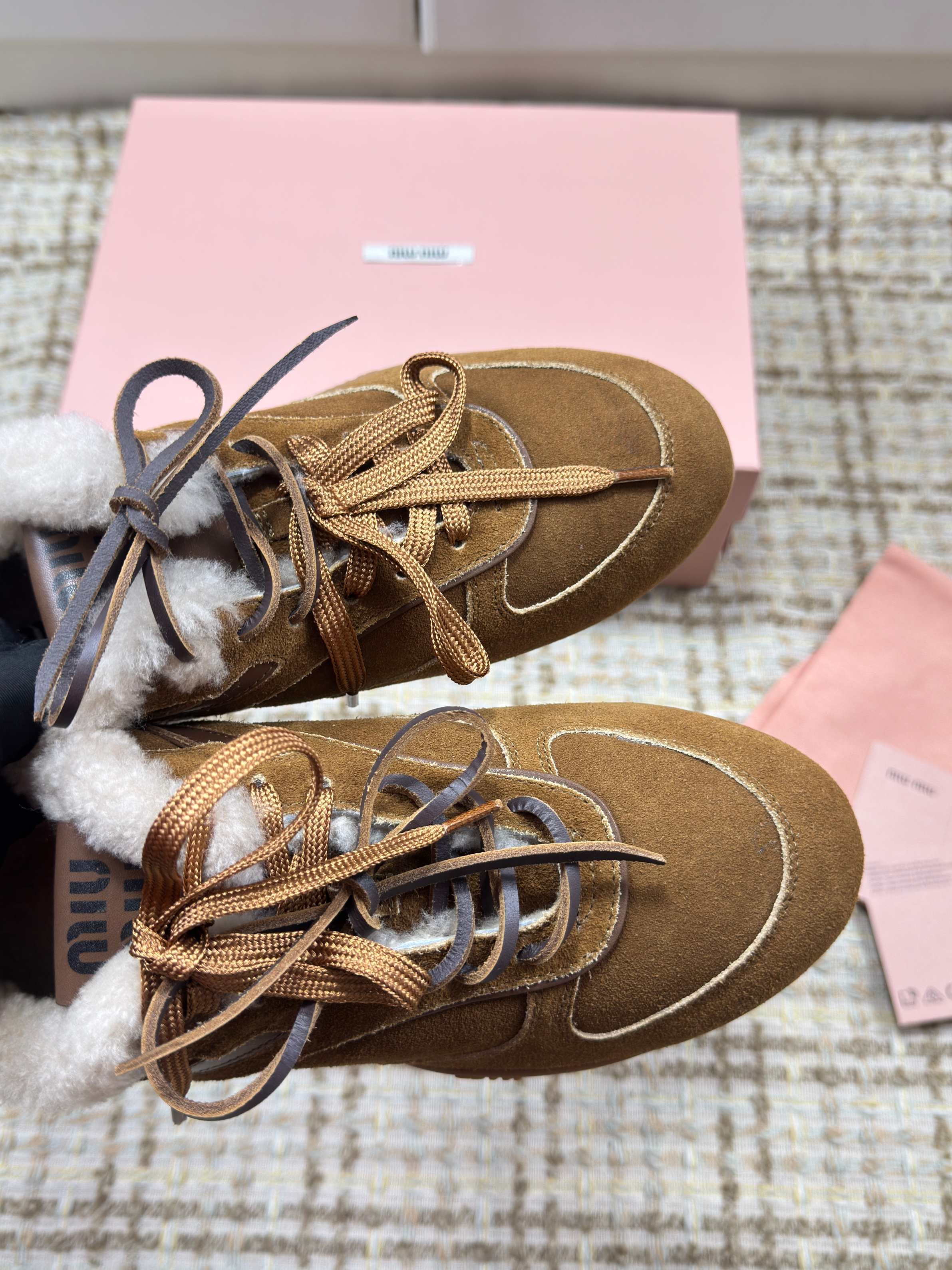 M-Sneakers