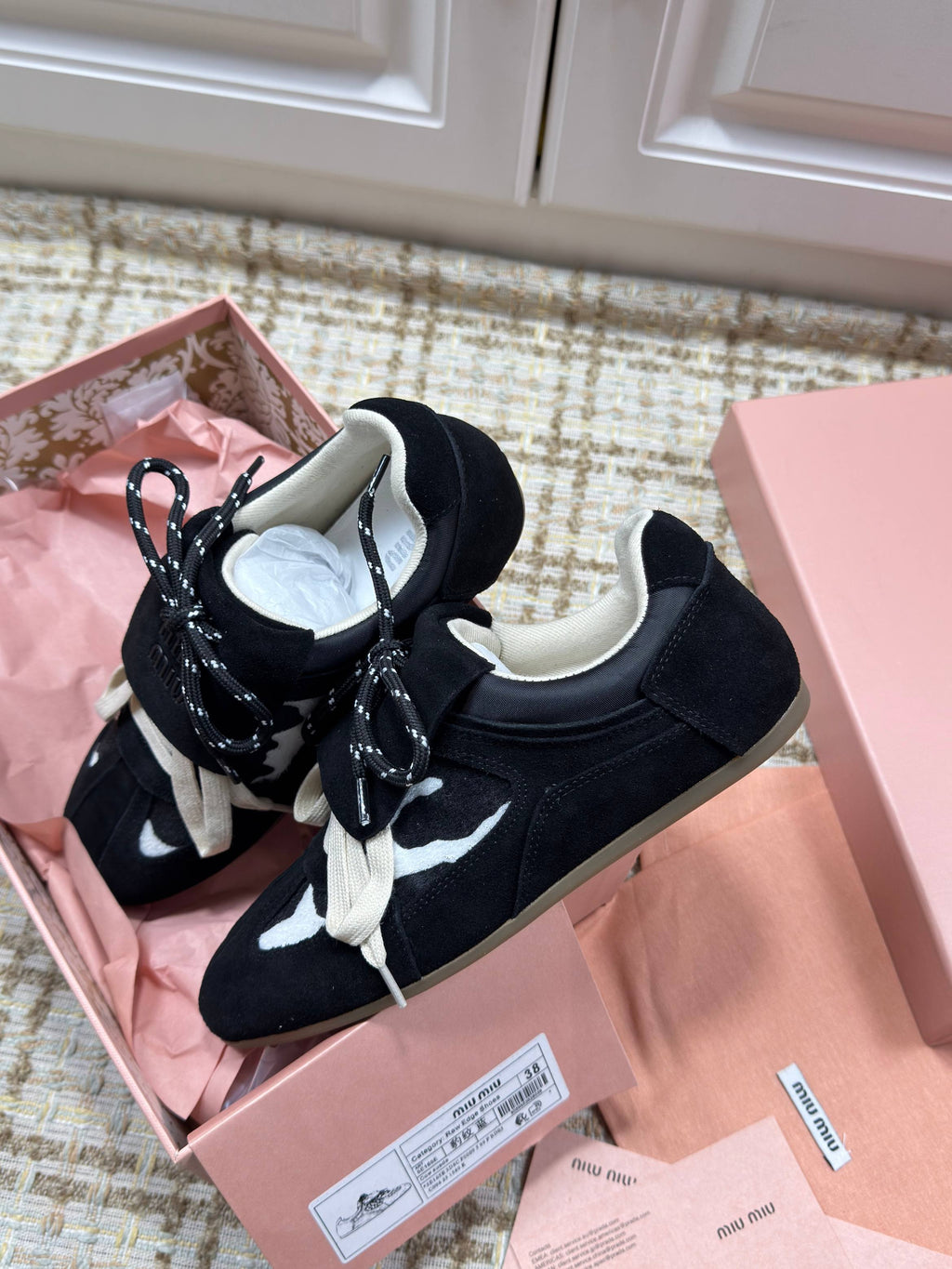 M-Sneakers