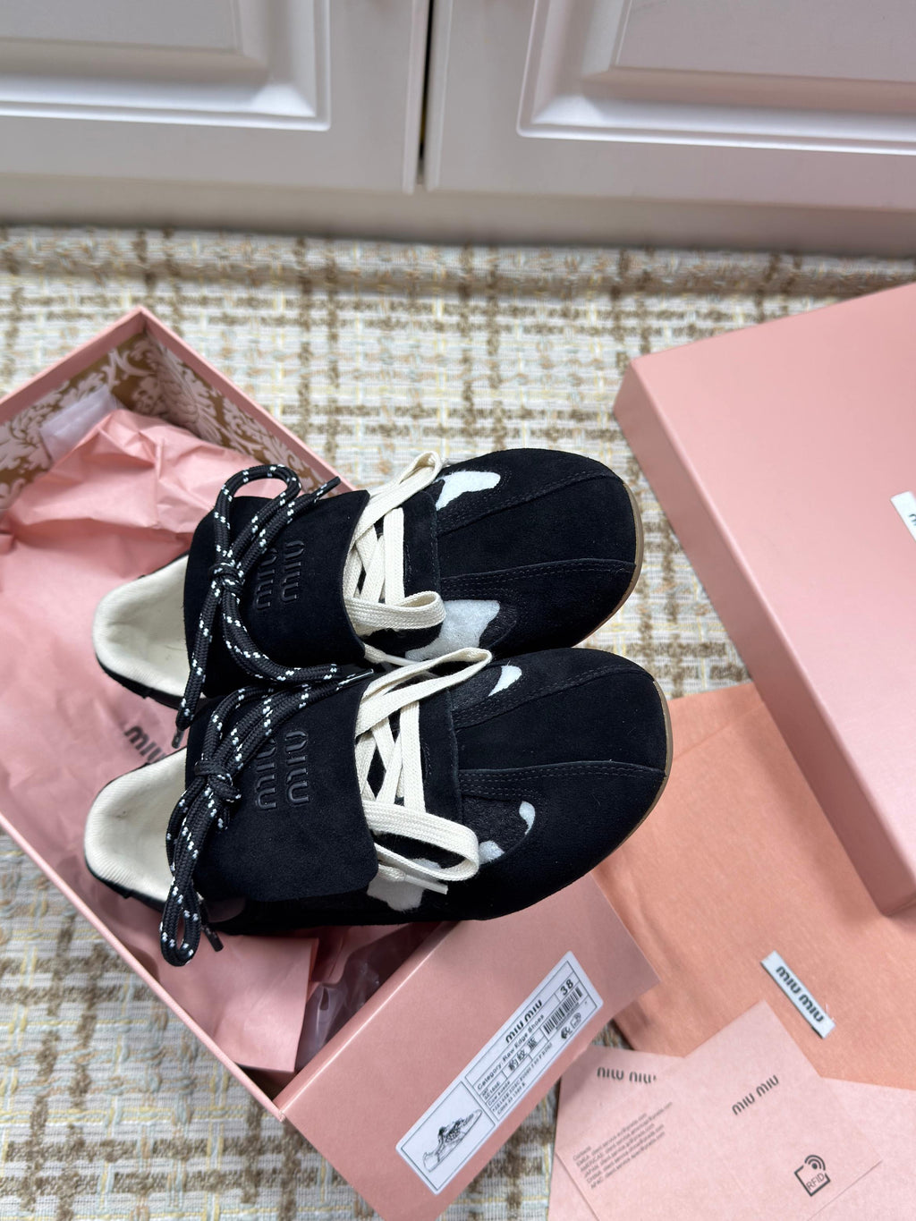 M-Sneakers