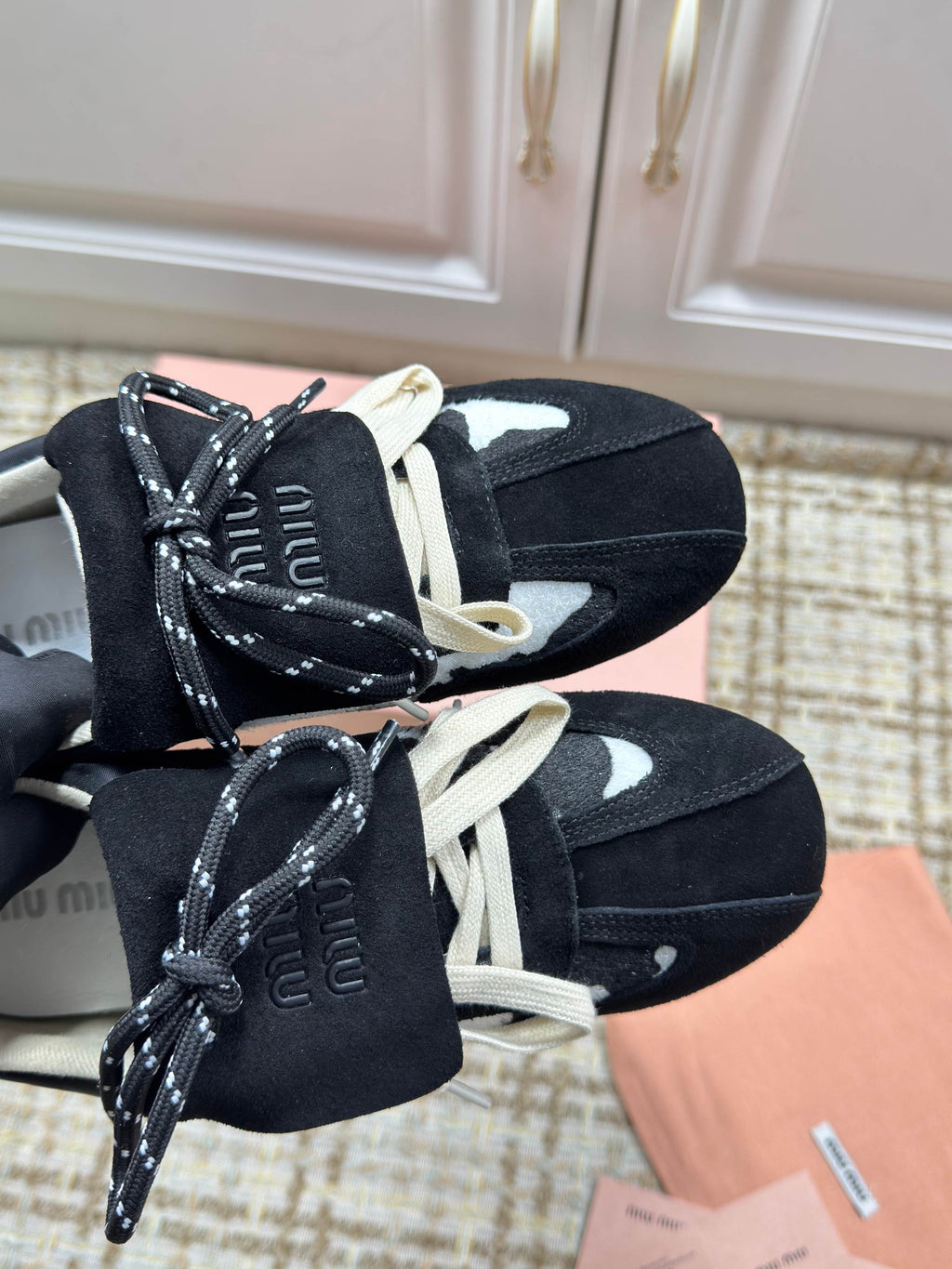 M-Sneakers