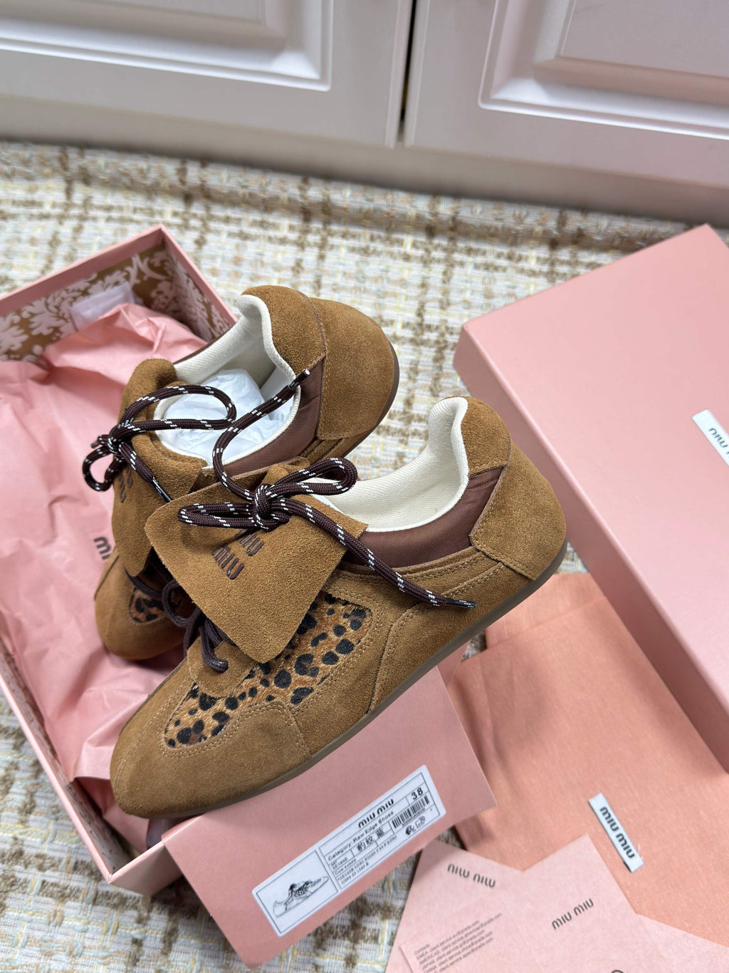 M-Sneakers