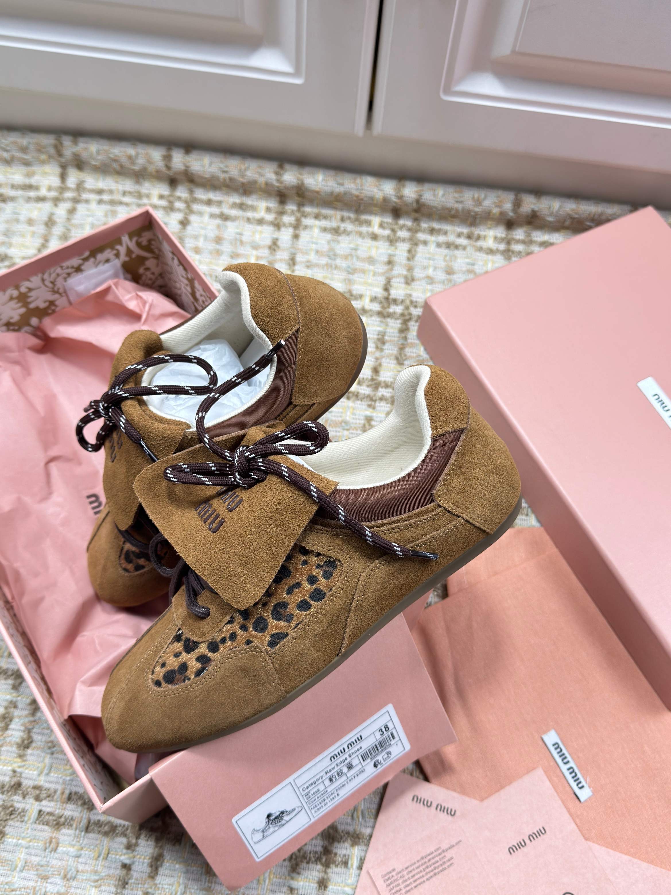 M-Sneakers