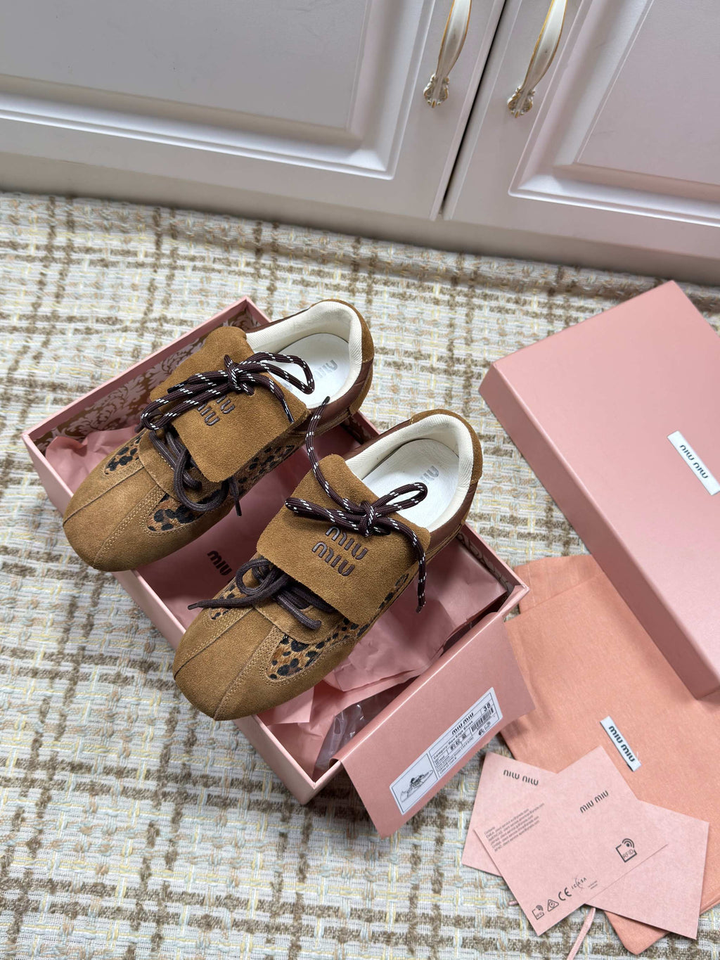 M-Sneakers