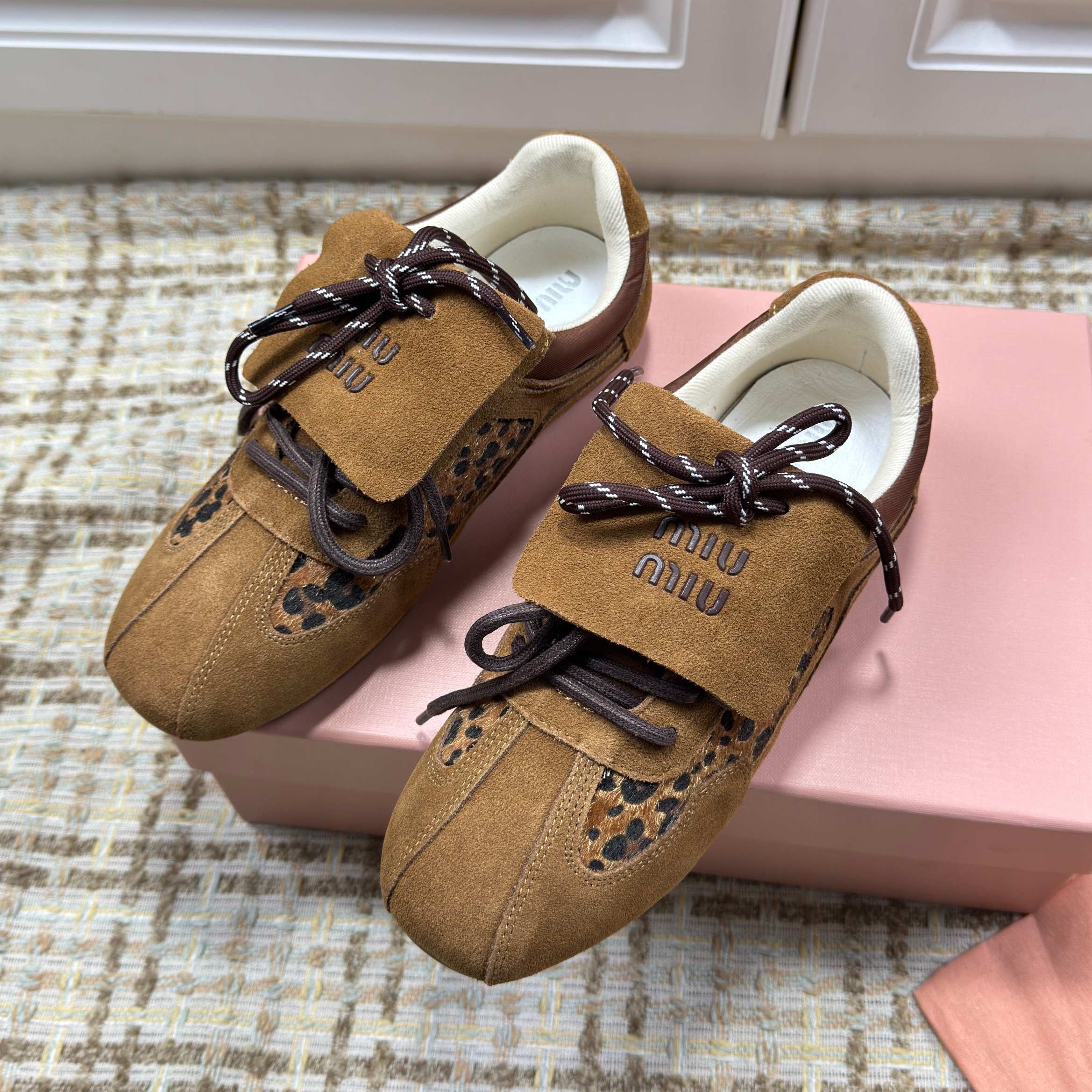 M-Sneakers