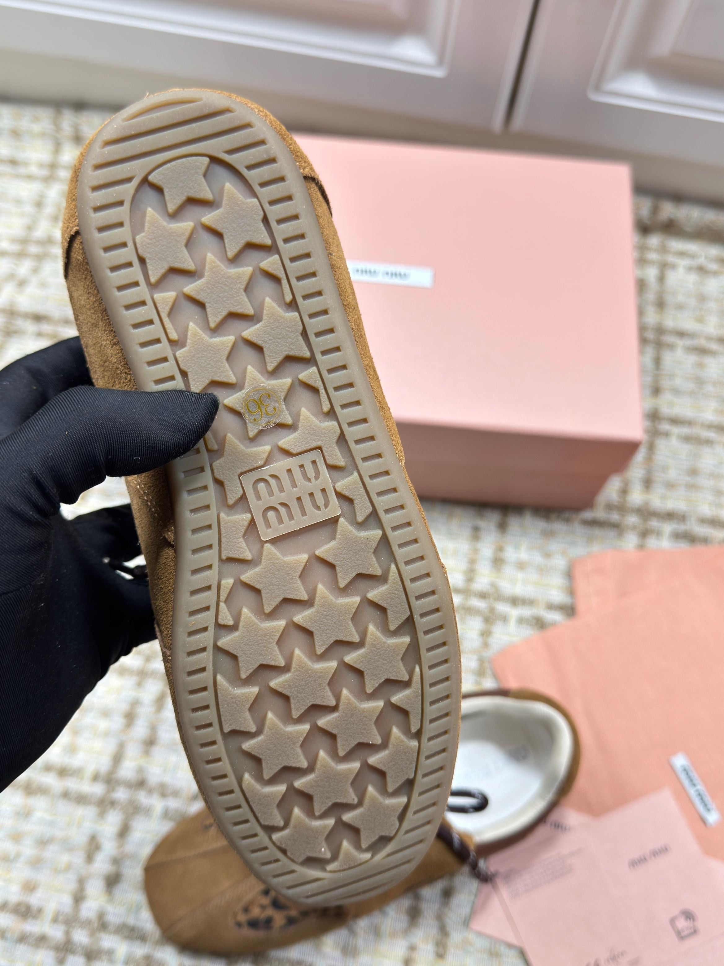 M-Sneakers