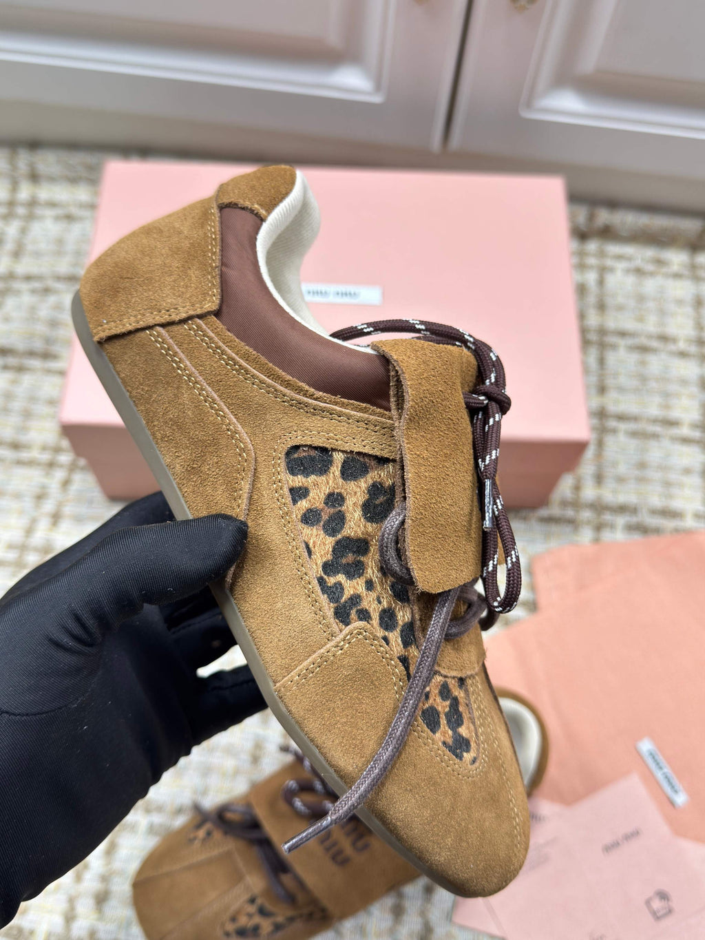M-Sneakers