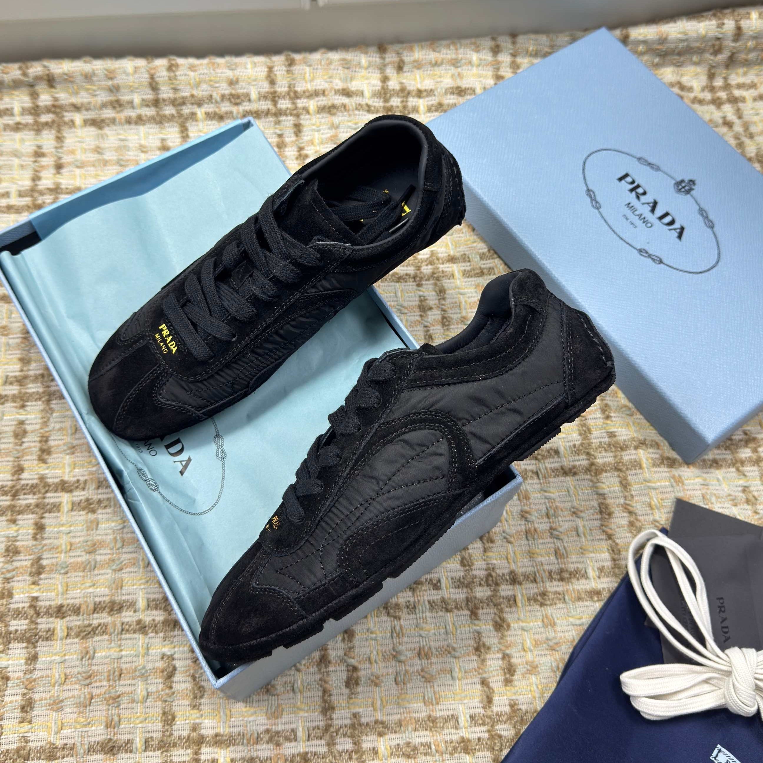 P-Sneakers
