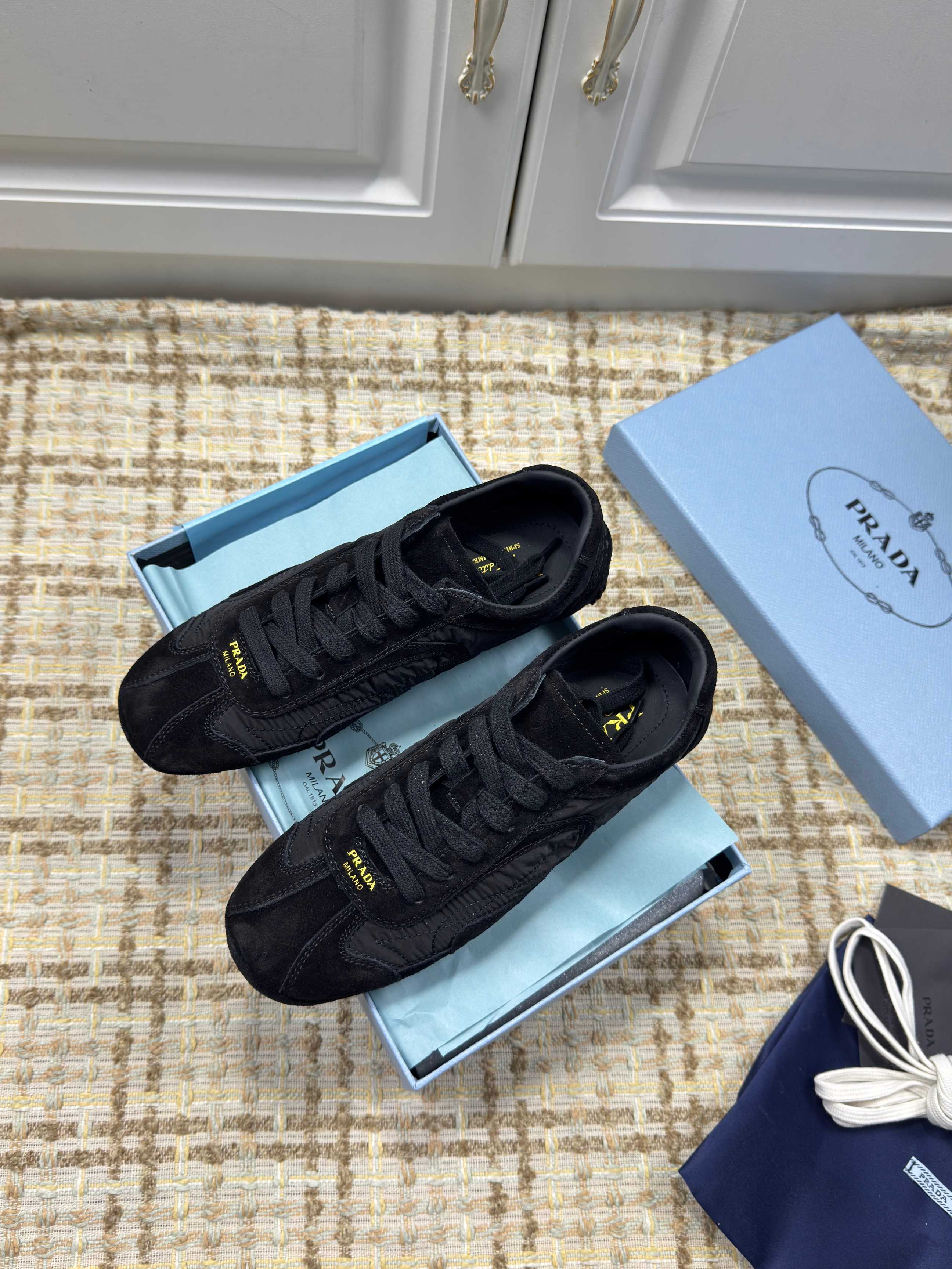 P-Sneakers