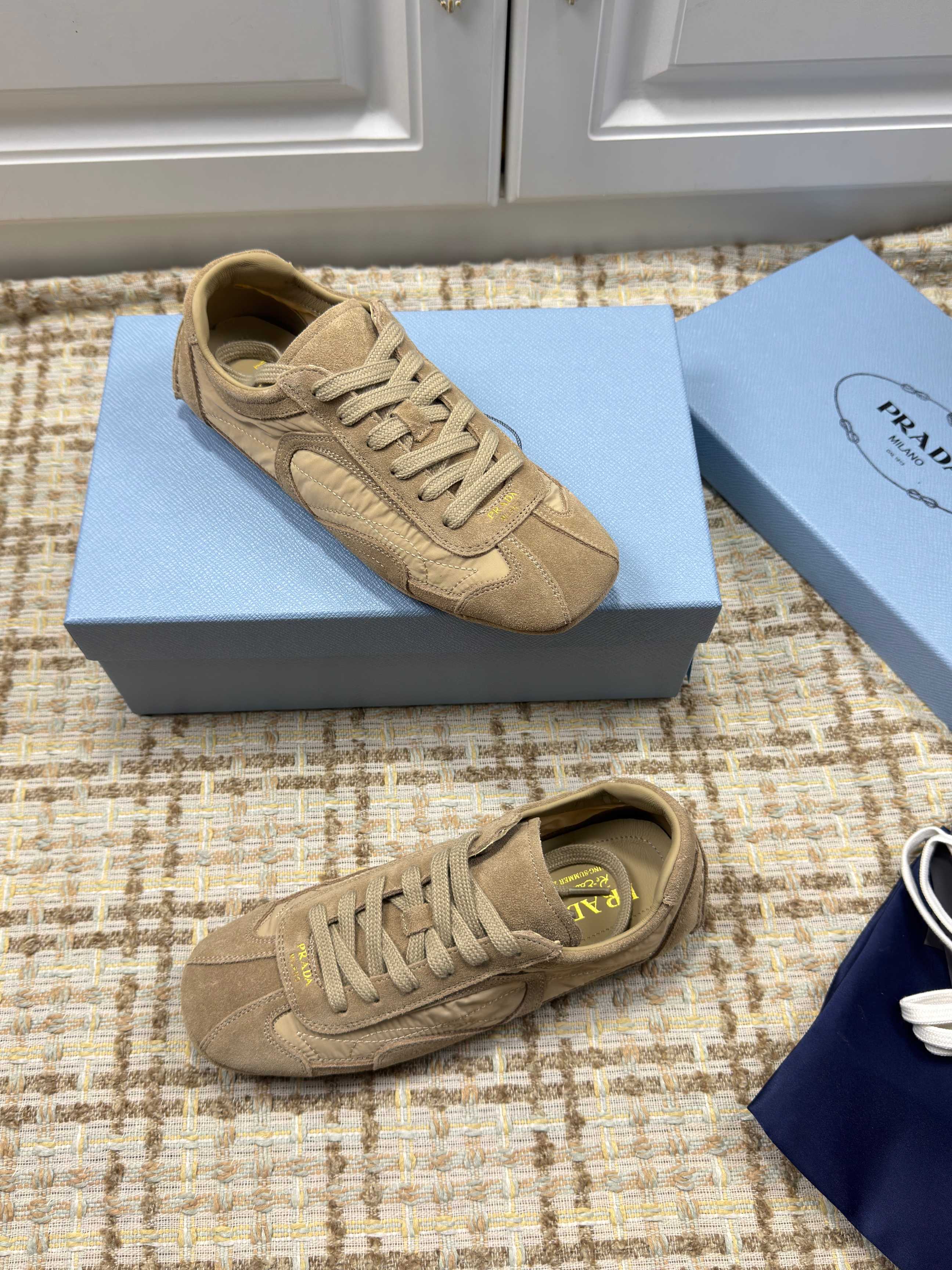 P-Sneakers