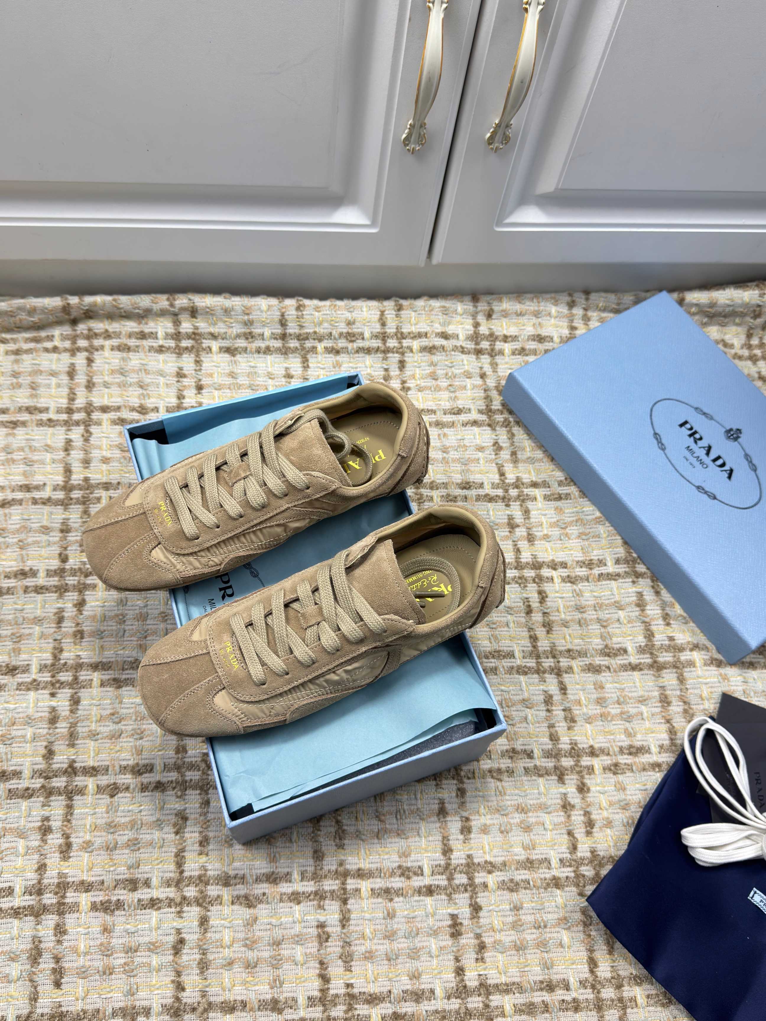 P-Sneakers