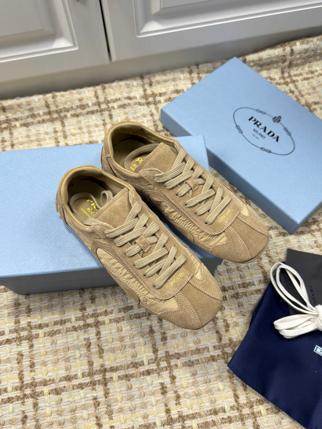 P-Sneakers