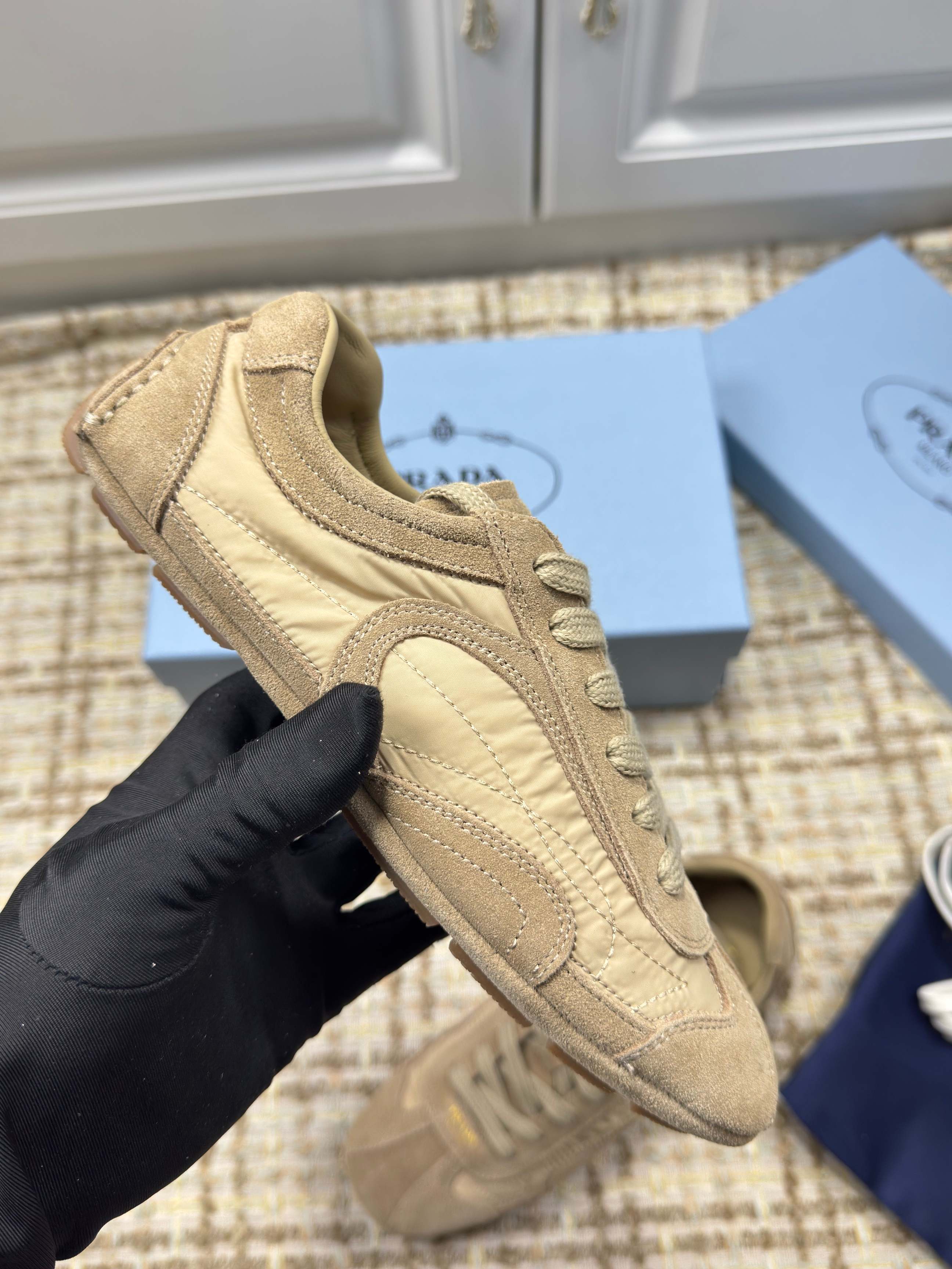 P-Sneakers