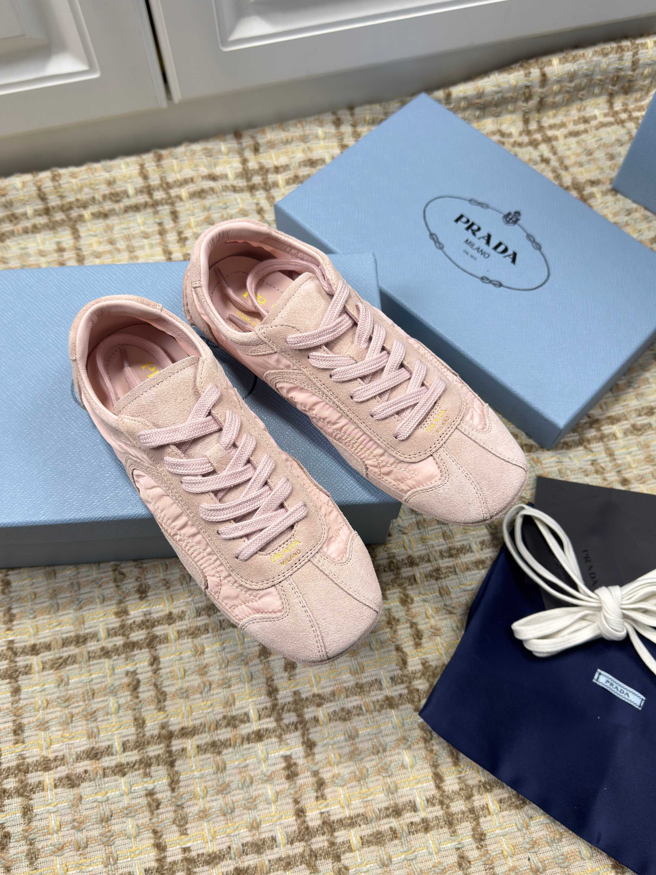 P-Sneakers