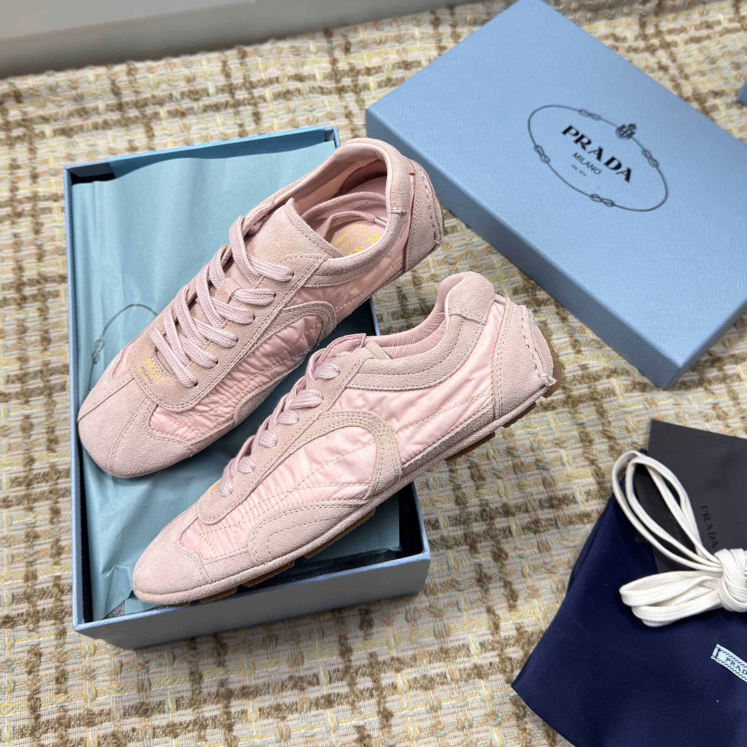 P-Sneakers
