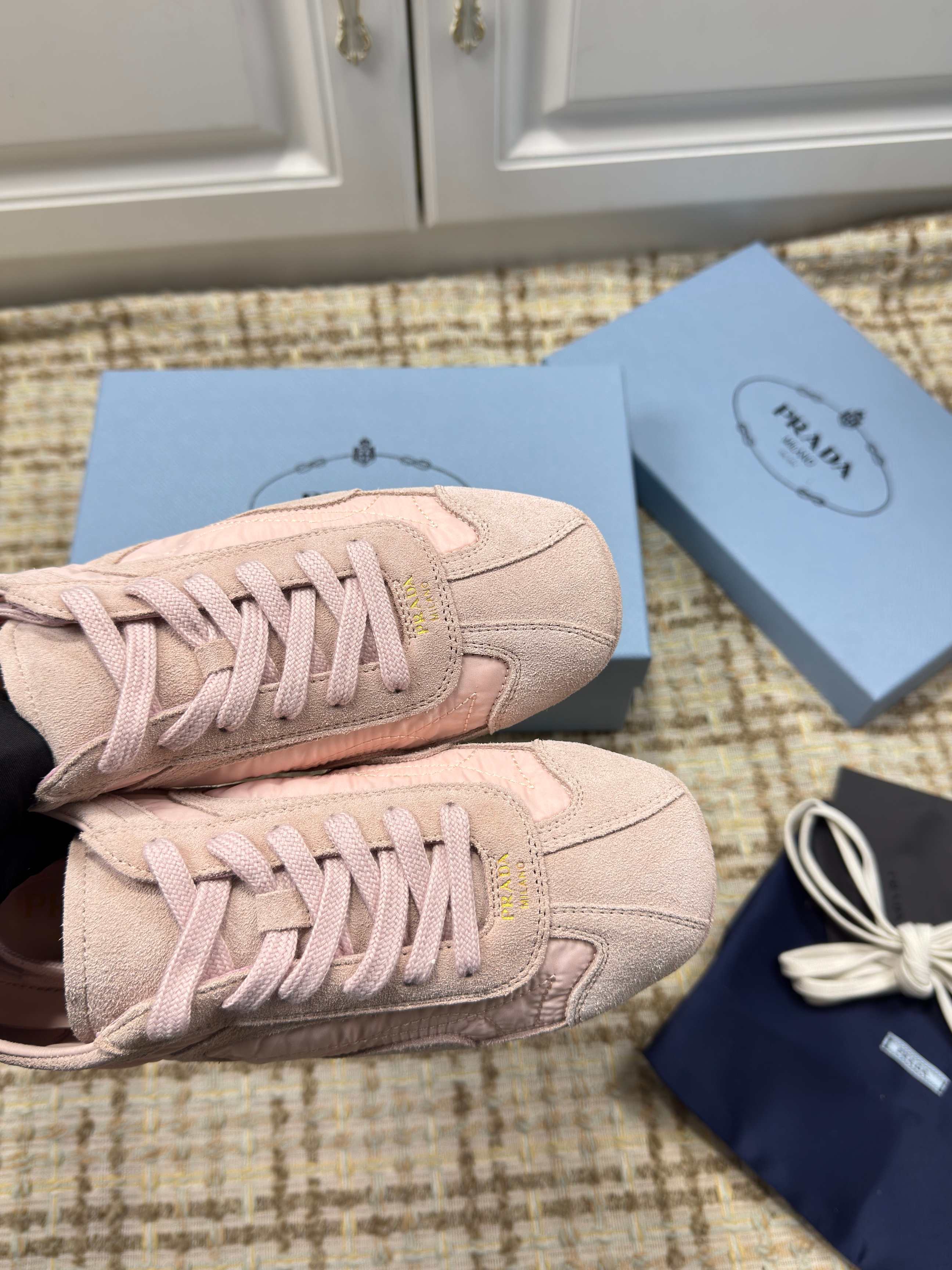 P-Sneakers