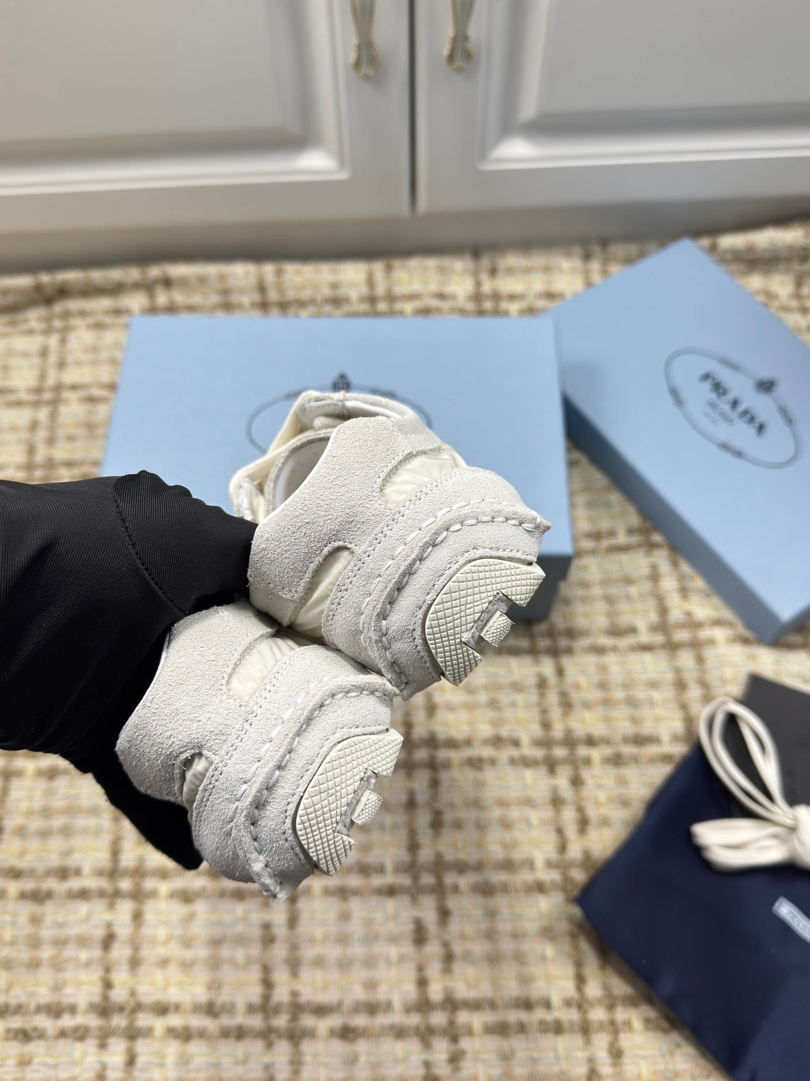 P-Sneakers