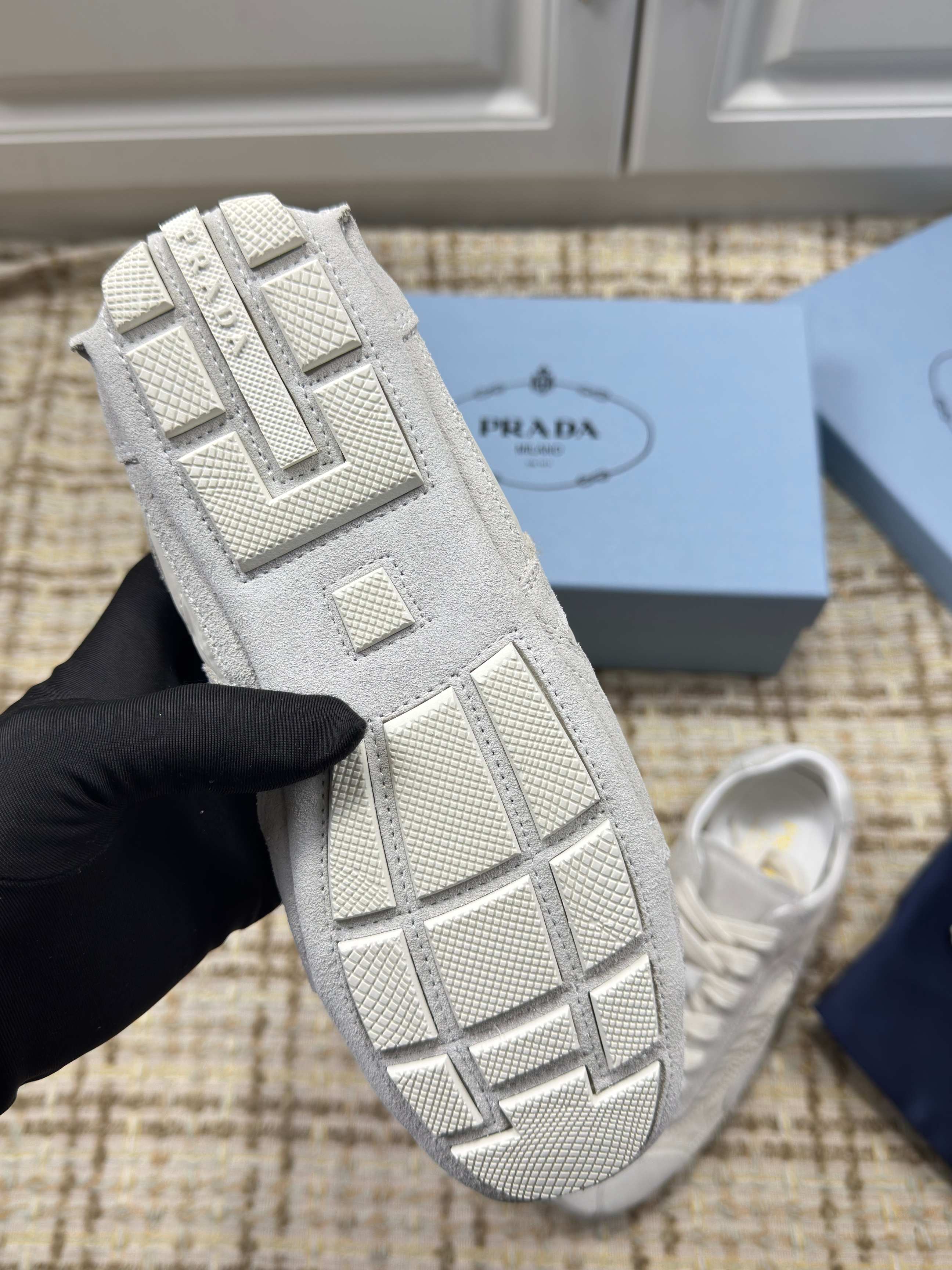 P-Sneakers