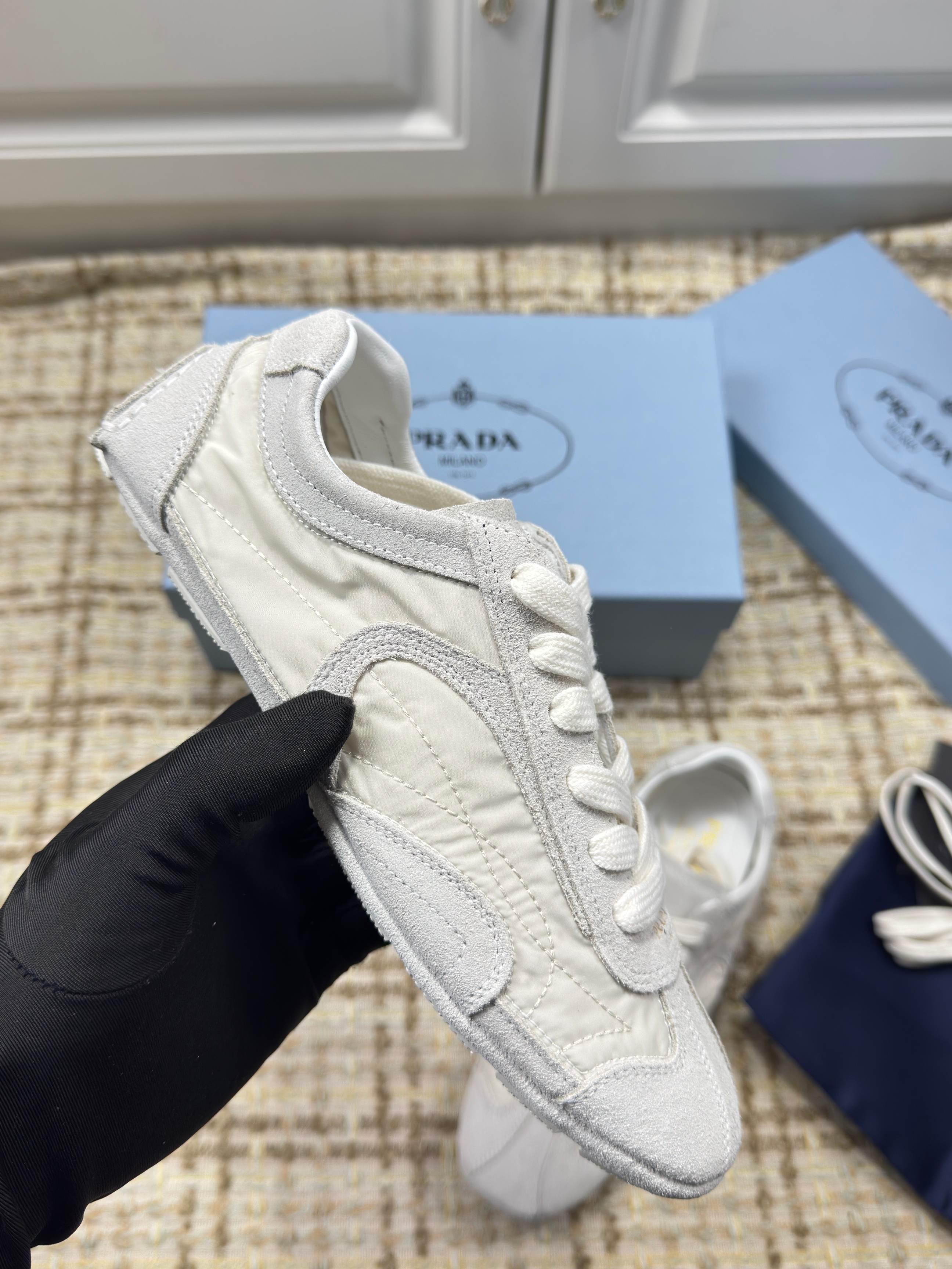 P-Sneakers