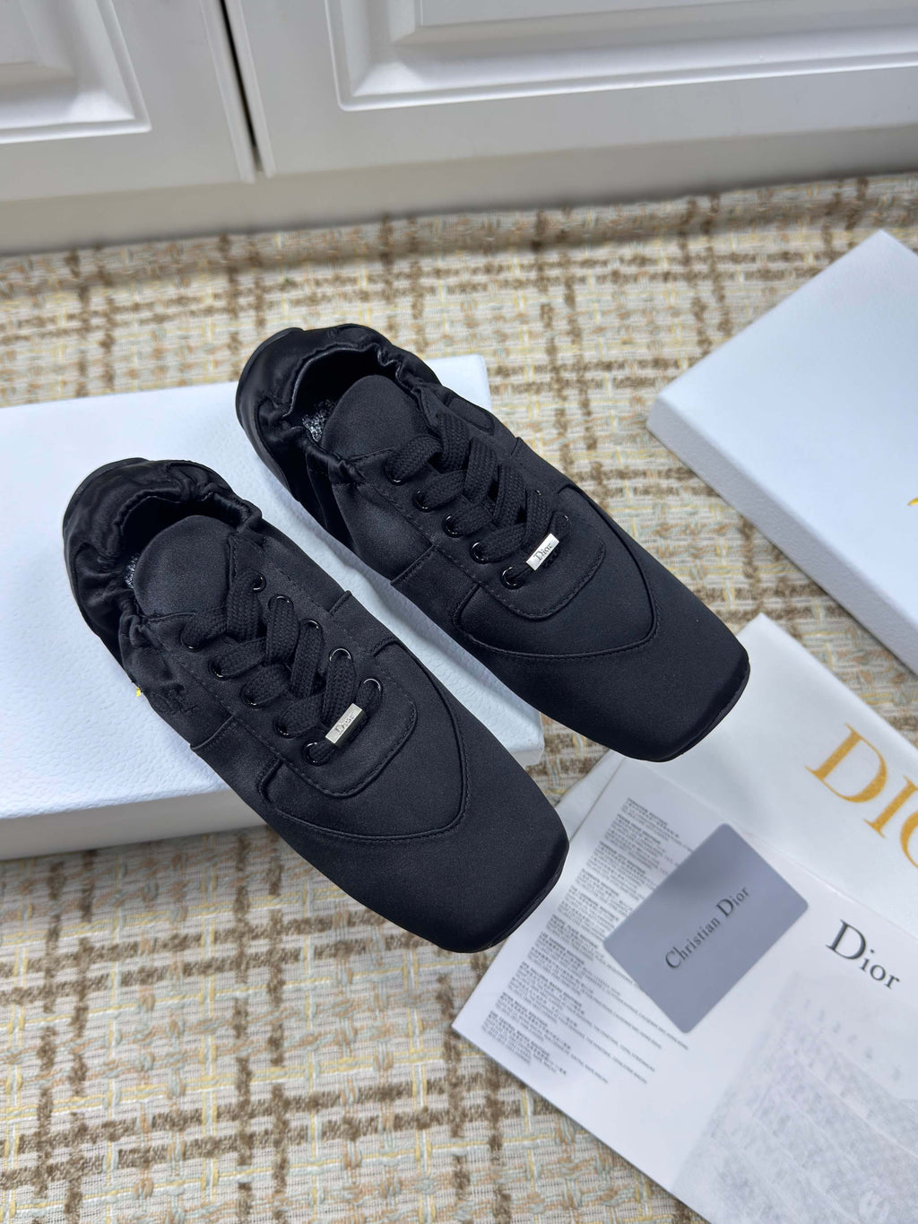 D-Sneakers